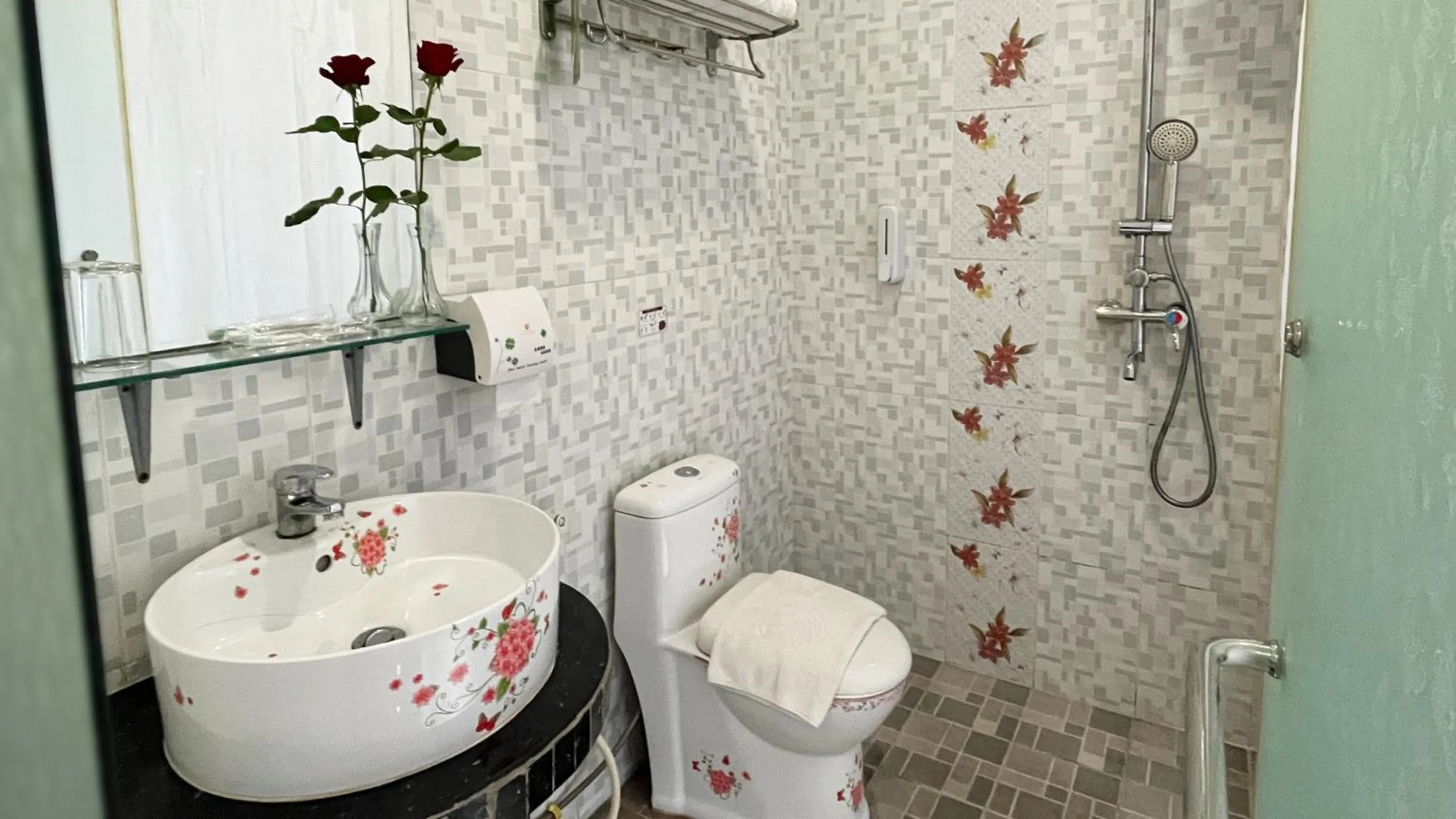 Shower in Sahid Vanilla Nagoya Batam