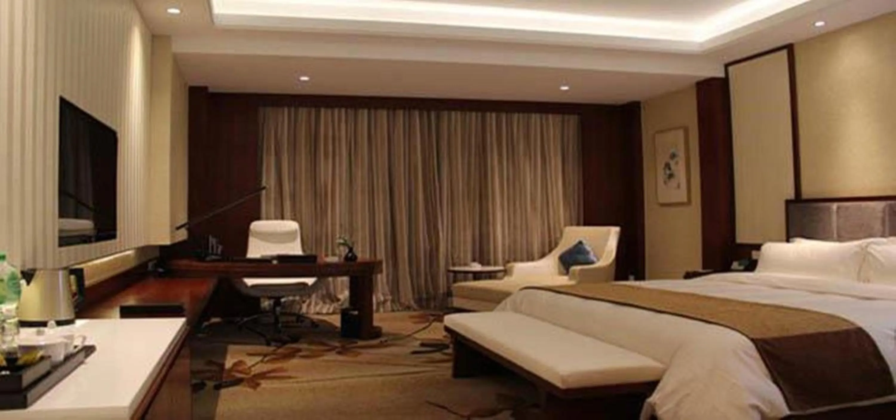 Photo of the whole room, Bed in Jiangsu Haizhou Bayview Conference Center