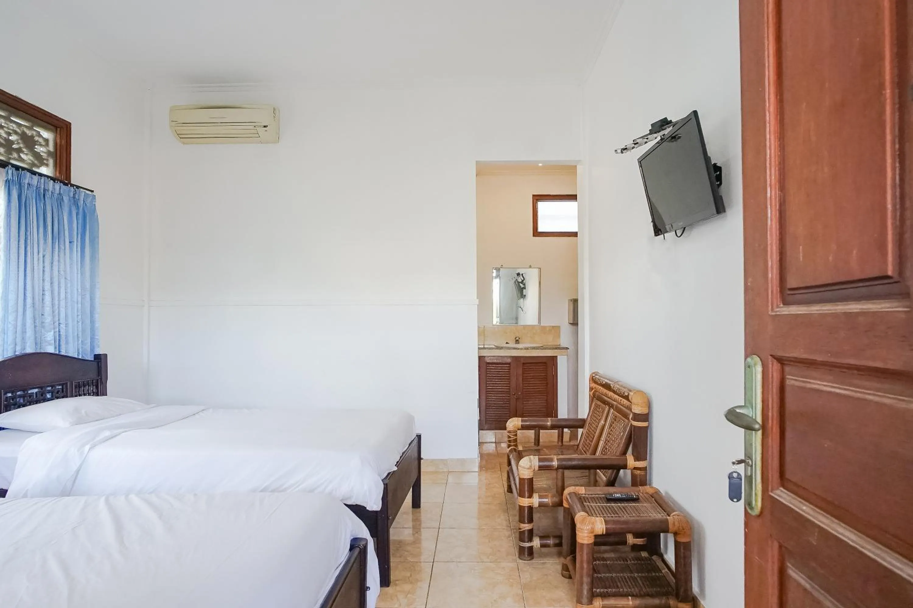 Bed in Indopurejoy House - Komala Indah Cottages
