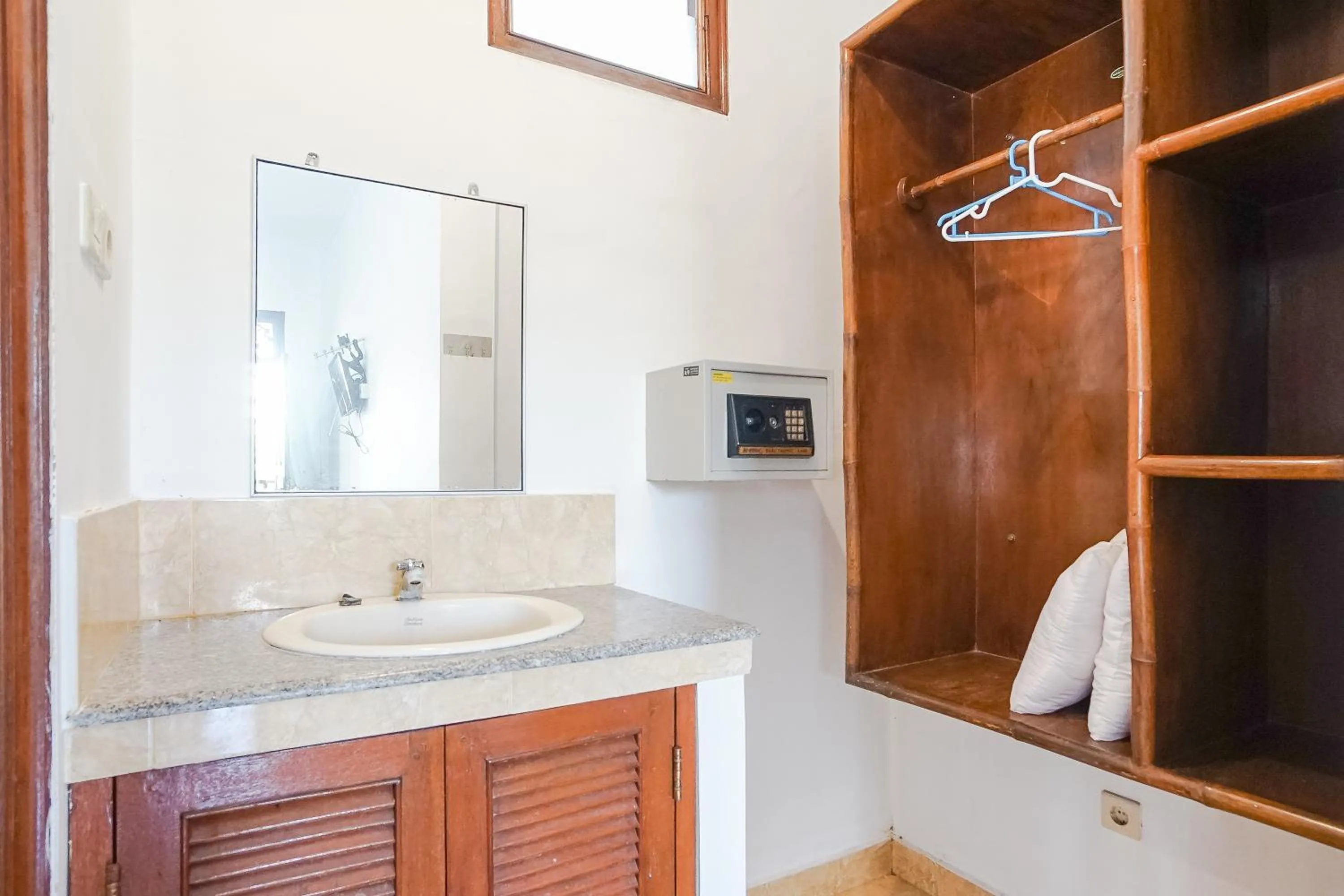 Shower in Indopurejoy House - Komala Indah Cottages