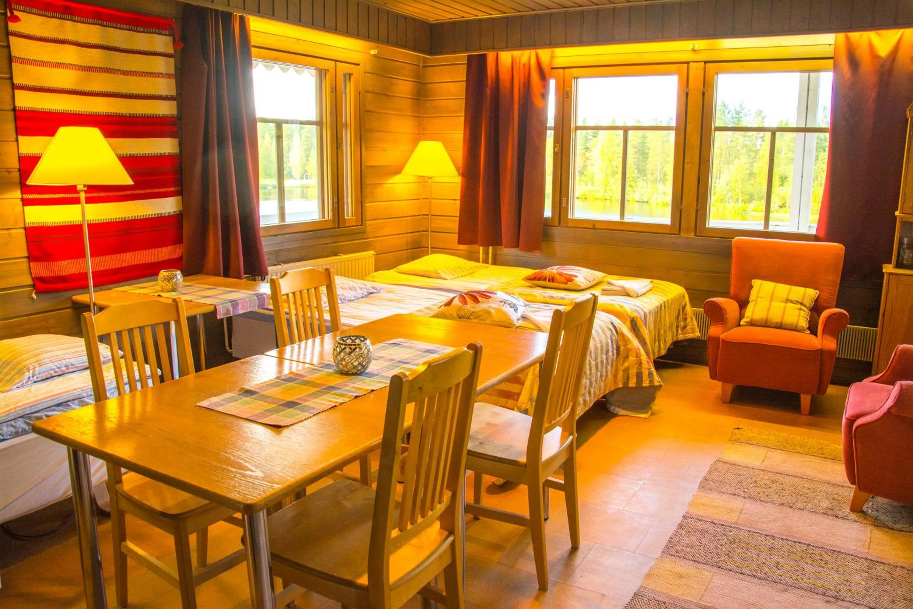 Photo of the whole room in Merilän Kartano