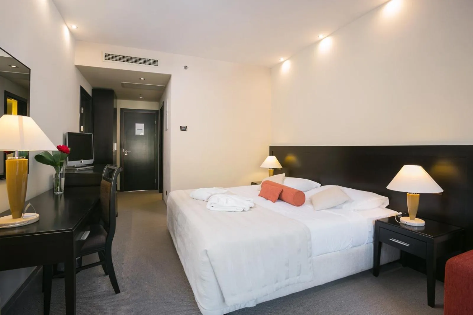 Photo of the whole room, Bed in Admiral Grand Hotel