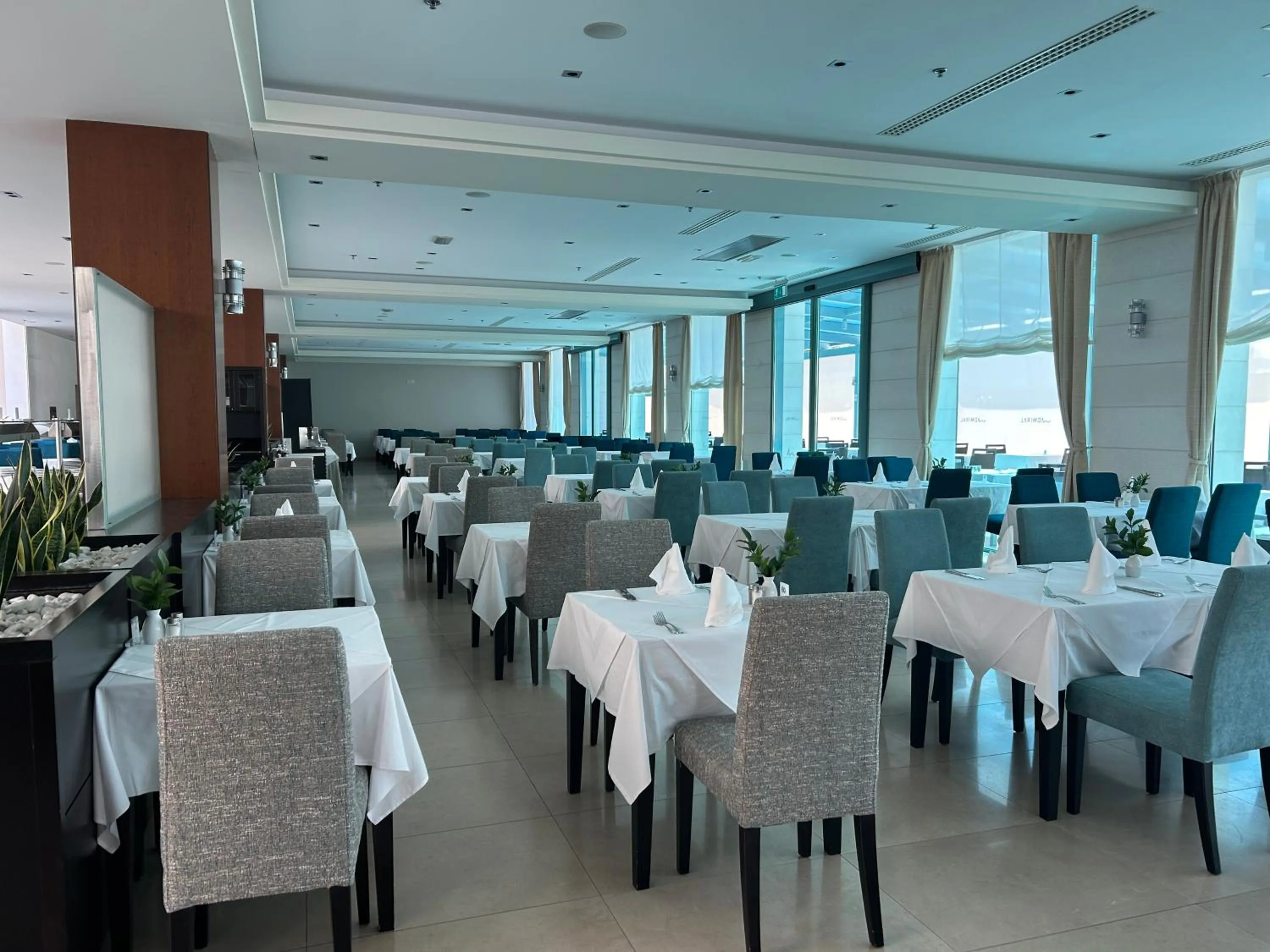 Restaurant/places to eat in Admiral Grand Hotel