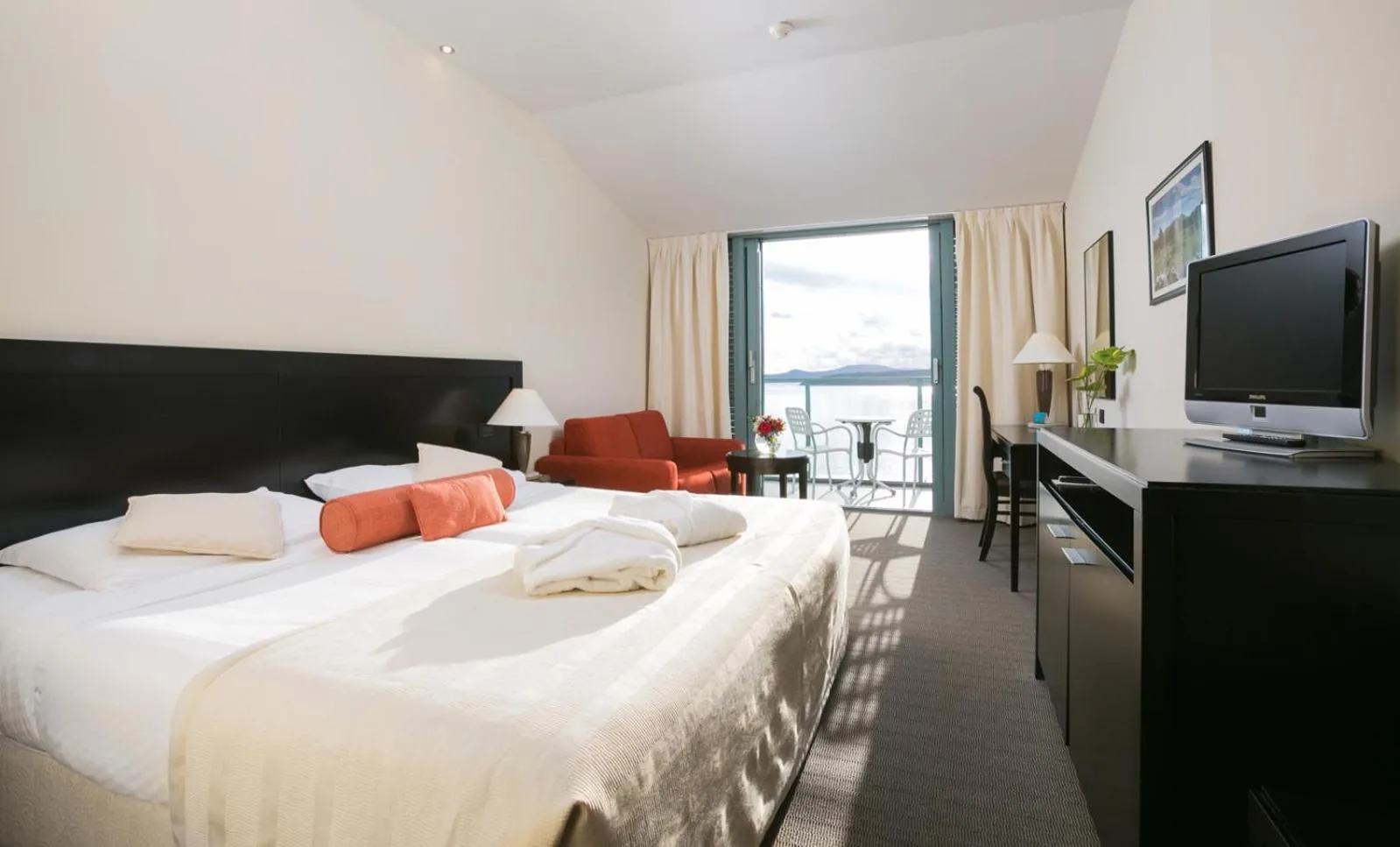 Photo of the whole room, Bed in Admiral Grand Hotel