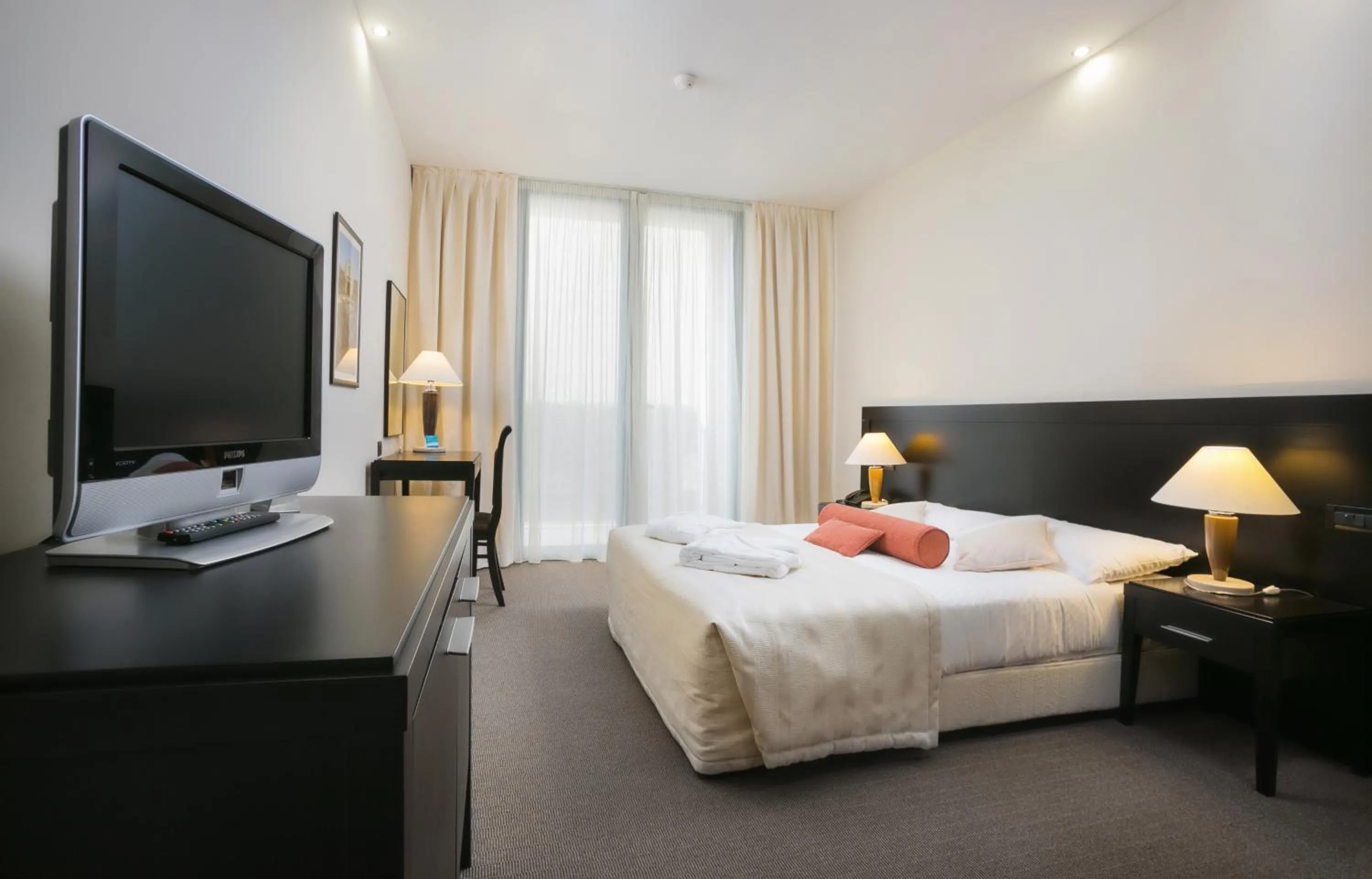 Photo of the whole room, Bed in Admiral Grand Hotel