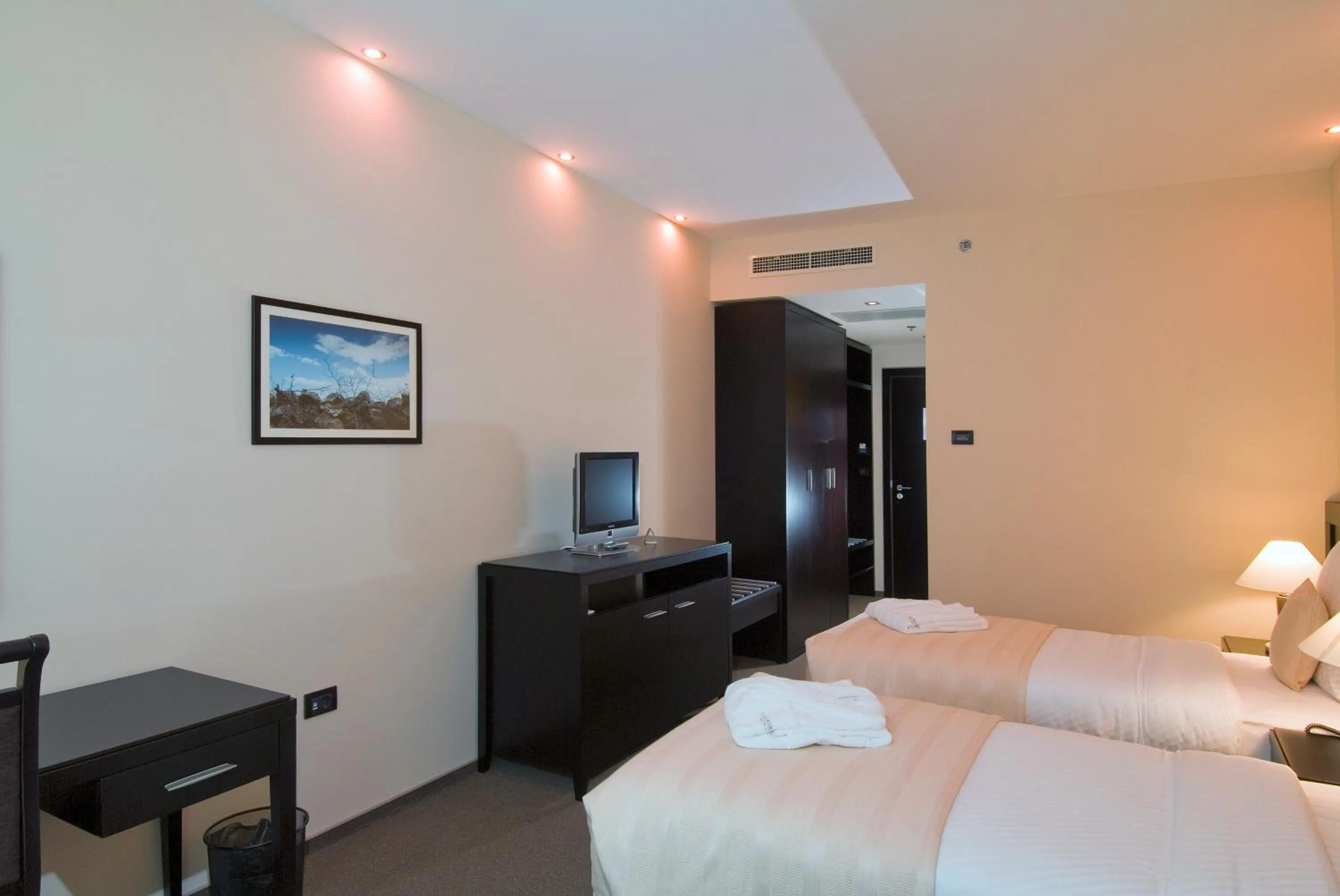 Bedroom, Bed in Admiral Grand Hotel