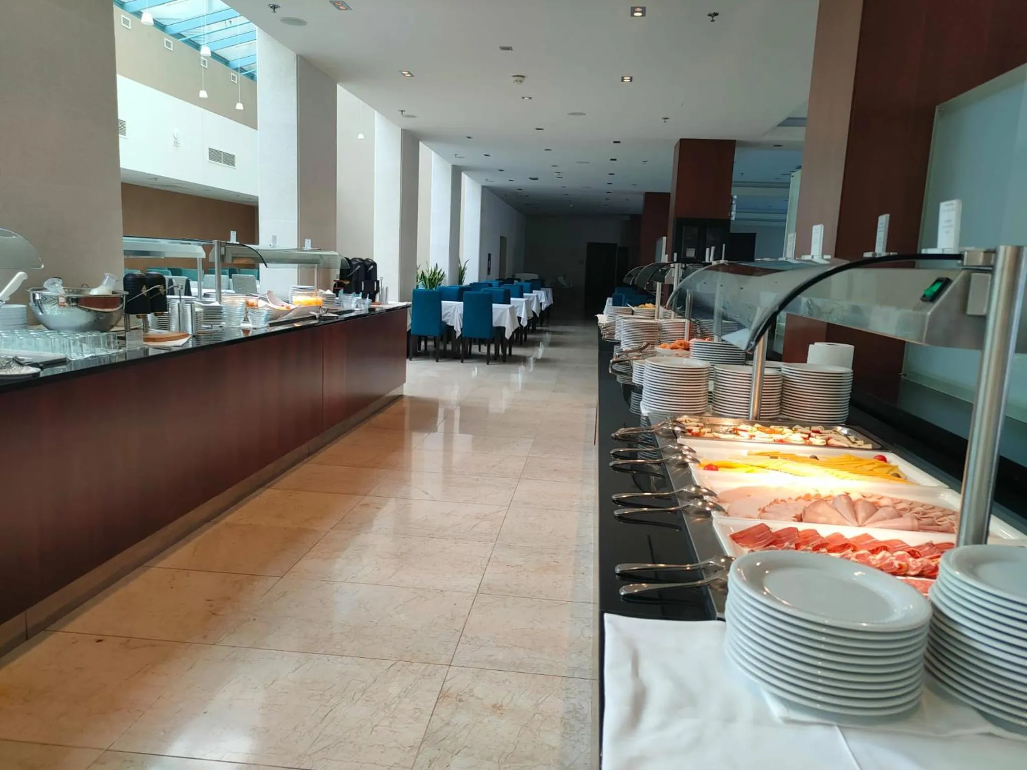 Restaurant/places to eat in Admiral Grand Hotel