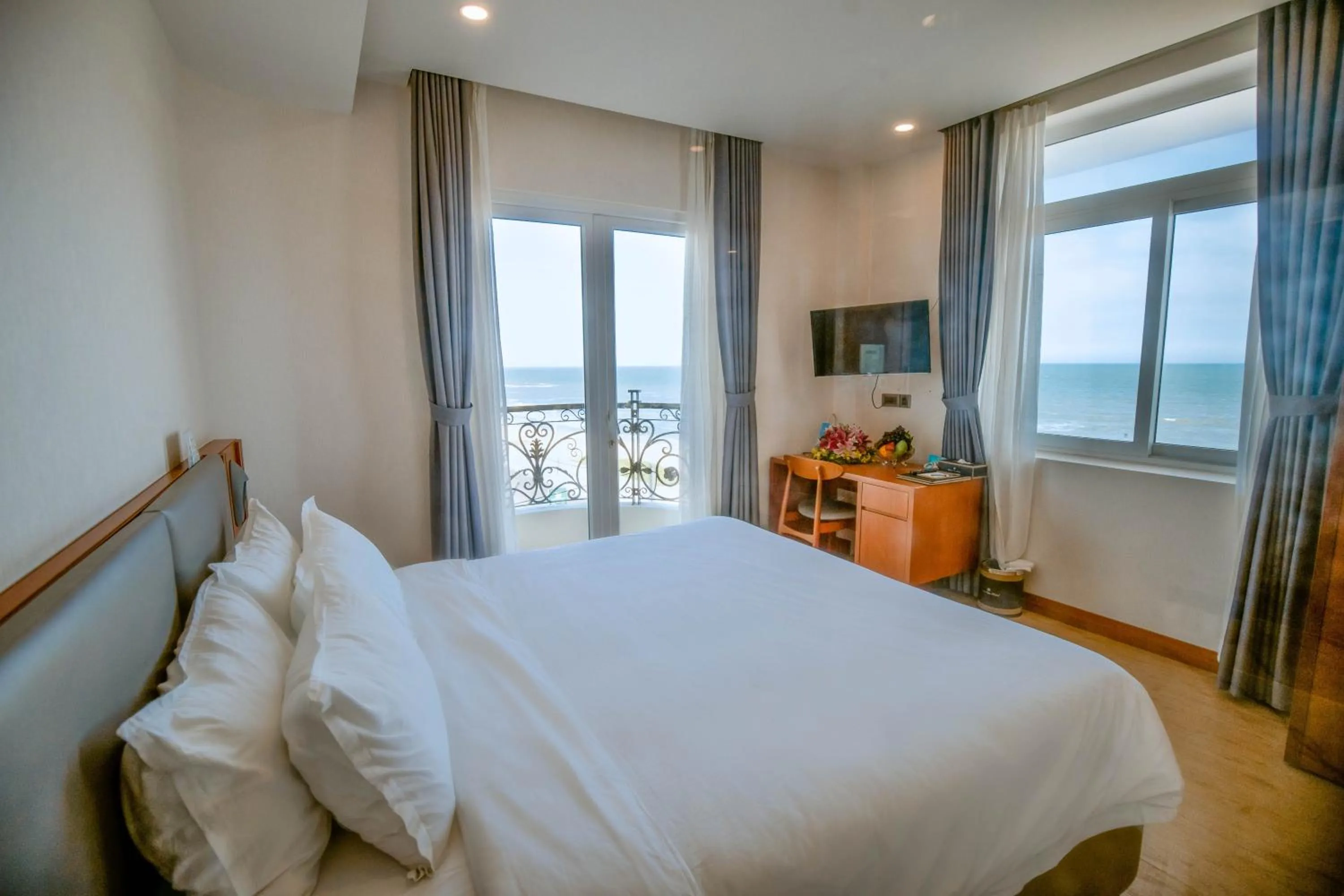 Sea view, Bed in Bella Vita Hotel