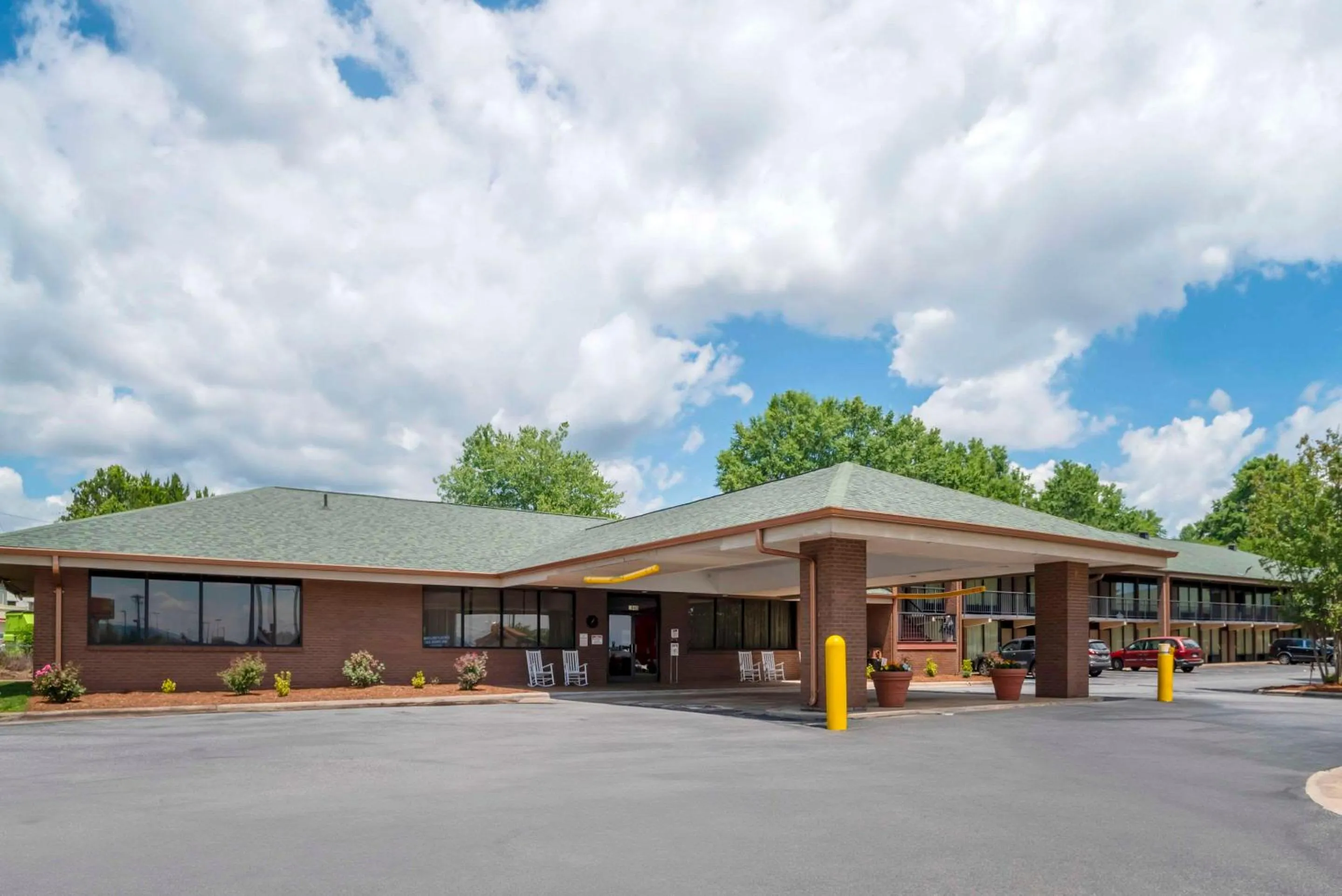 Property building in Quality Inn near Speedway
