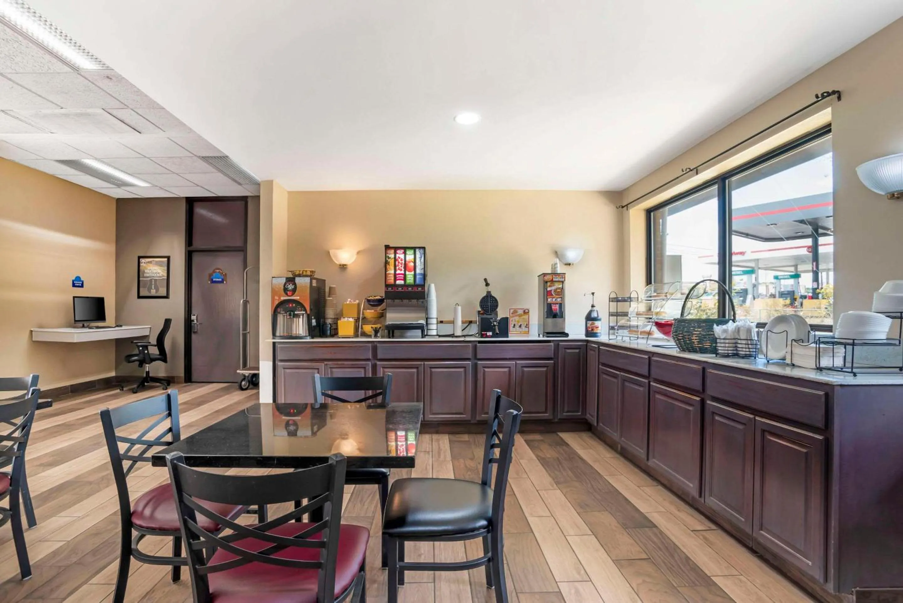 Breakfast in Quality Inn near Speedway