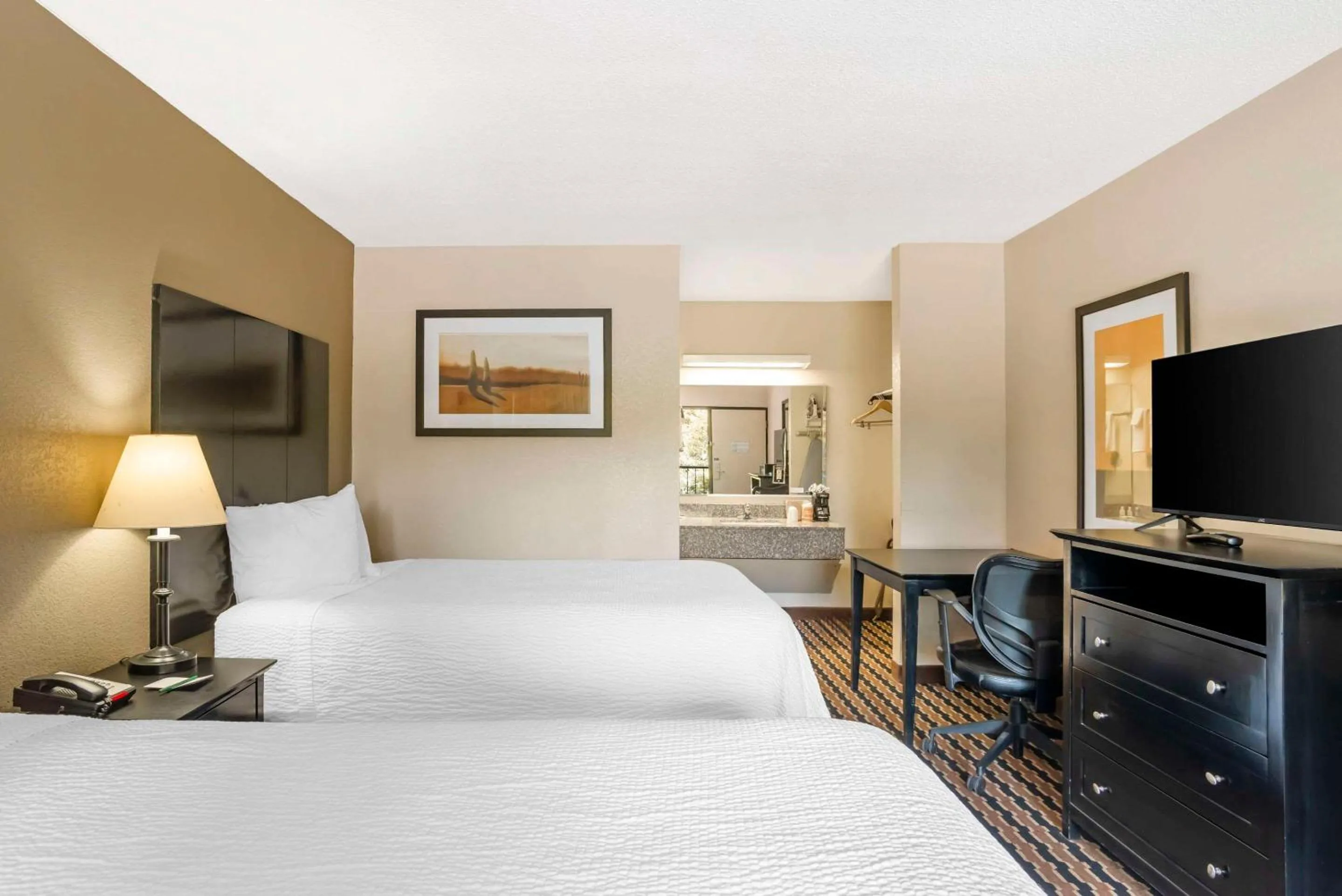 Bedroom, Bed in Quality Inn near Speedway