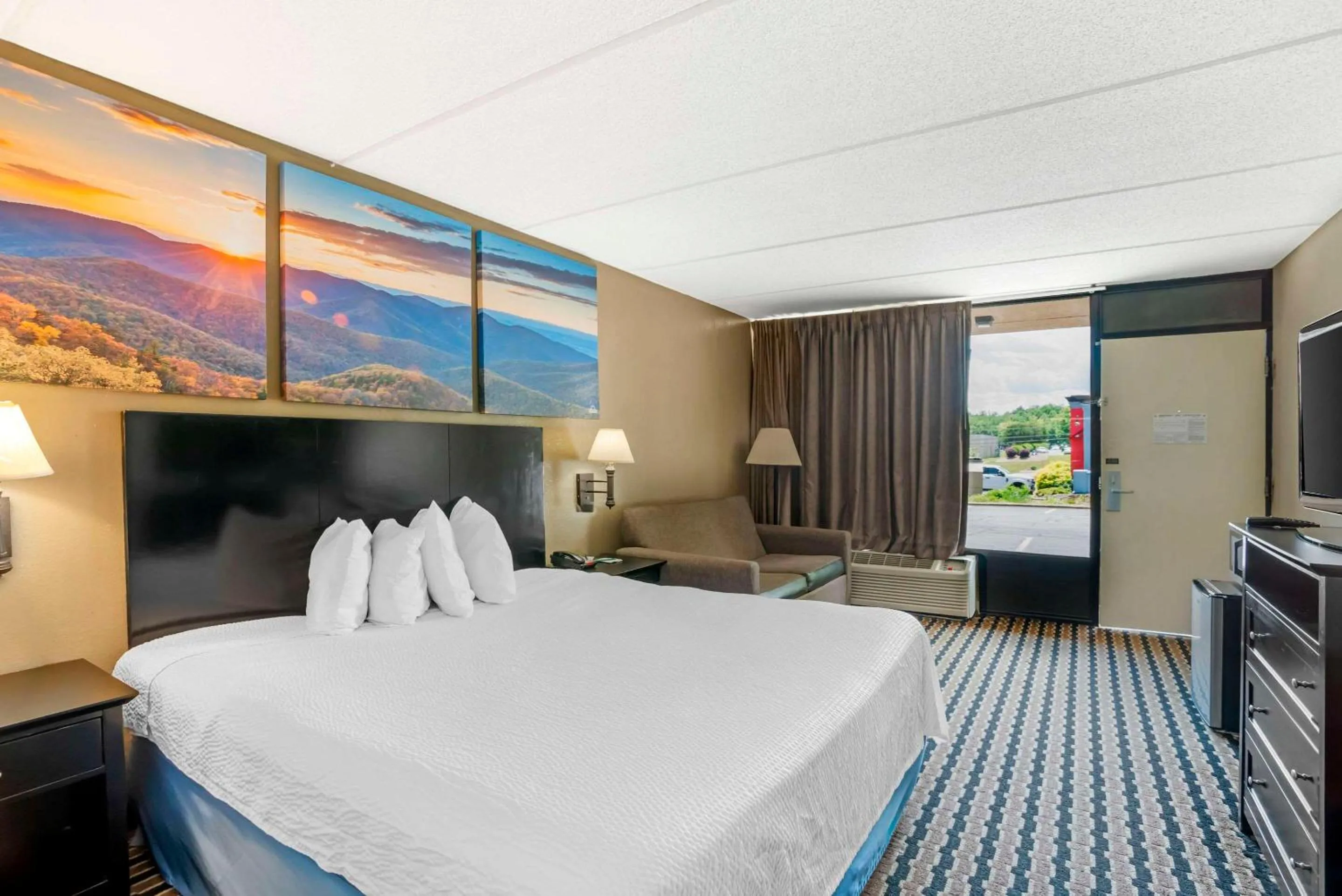 Bedroom, Bed in Quality Inn near Speedway