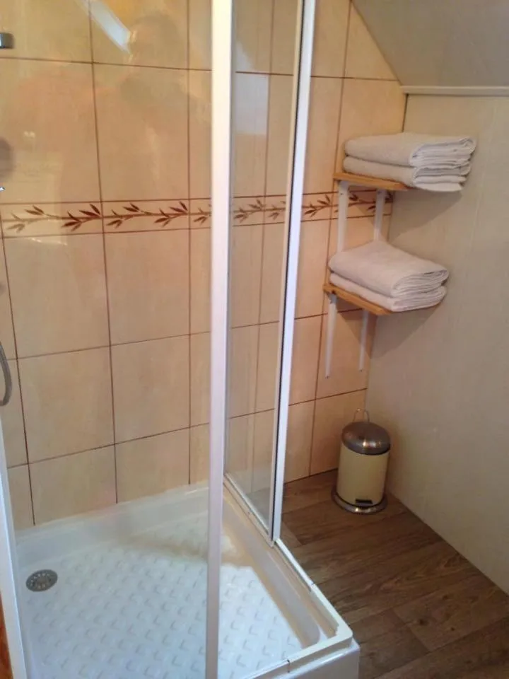 Shower in Le chant des oiseaux