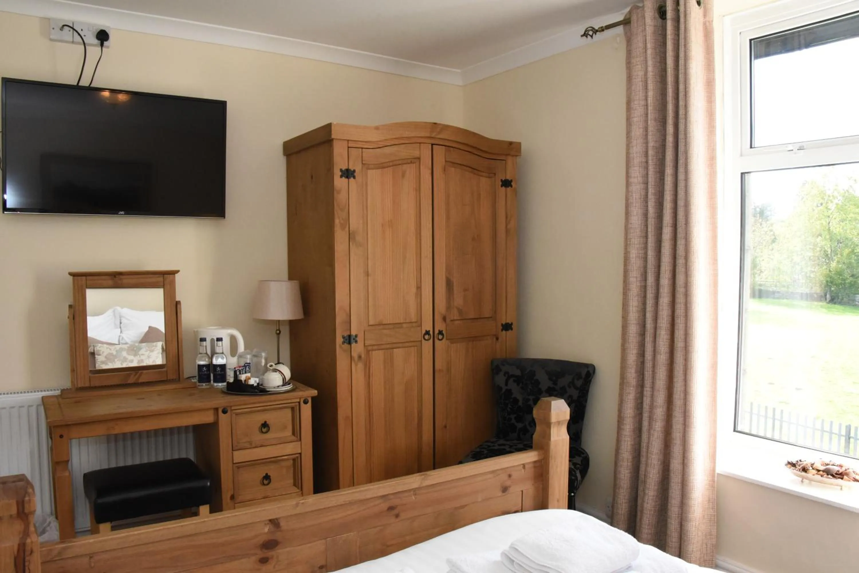 Bed in The Llanelwedd Arms Hotel