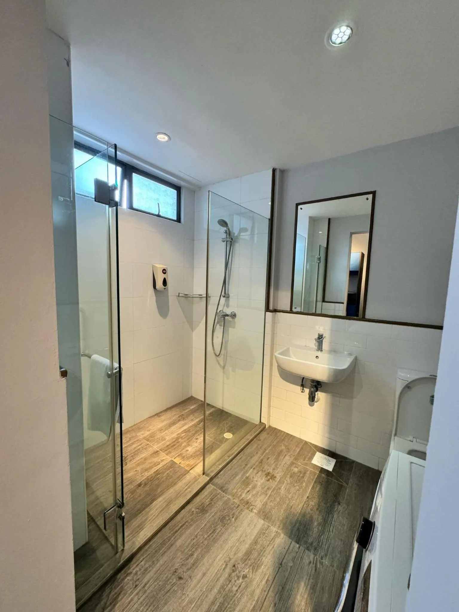 Shower in Greatwood Residence at Devonshire