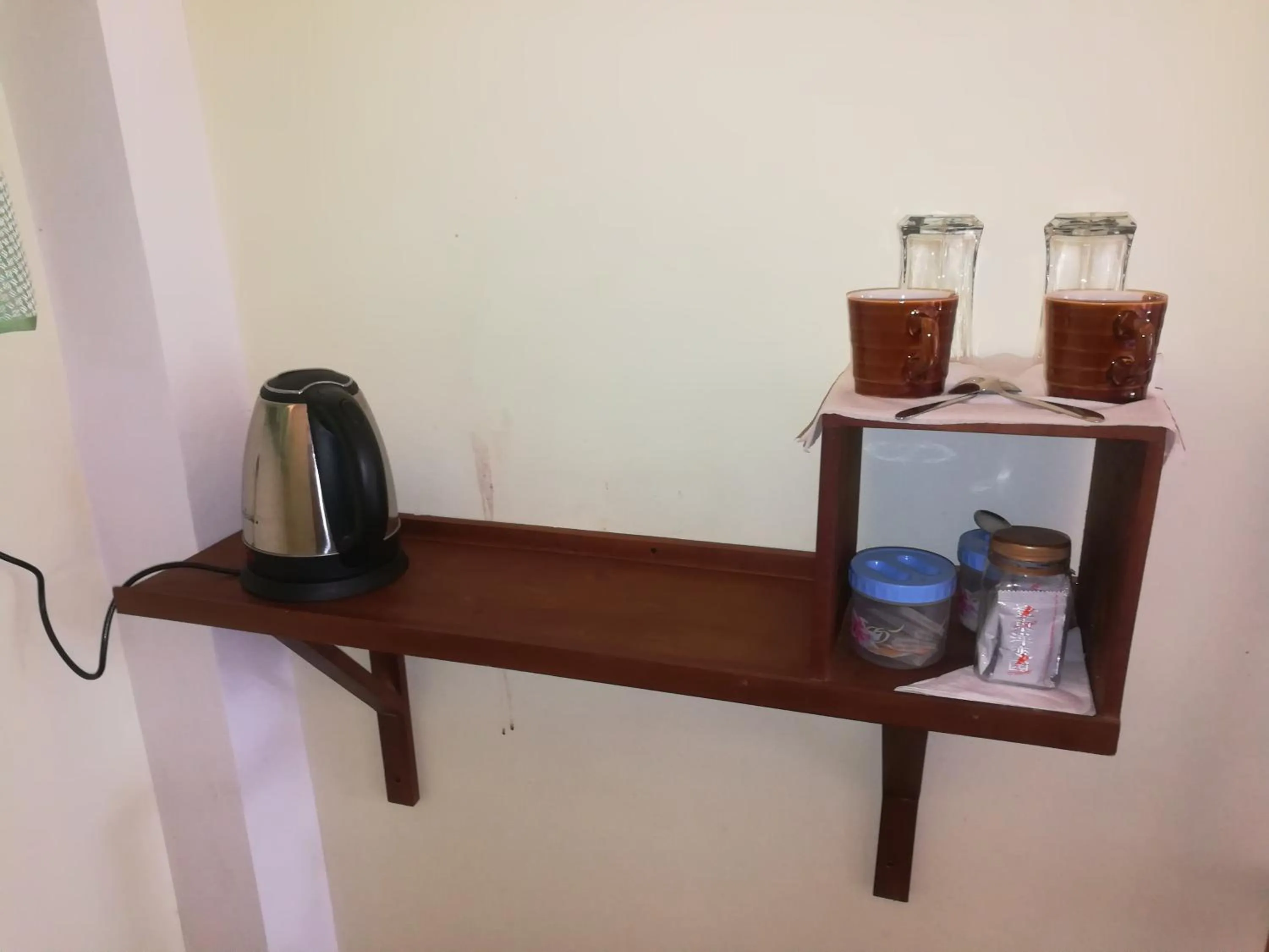 Coffee/tea facilities in Dinaro Guest