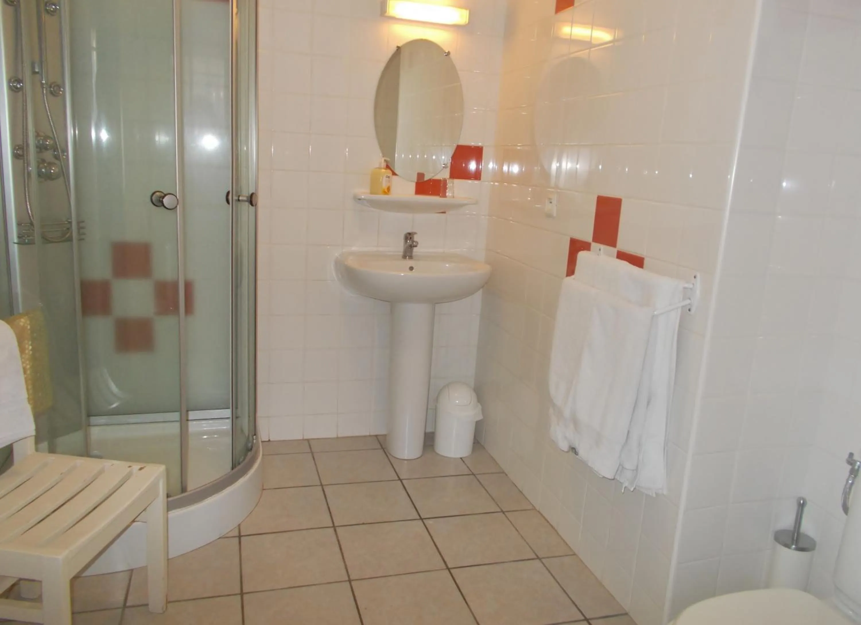 Bathroom in Poppys Chambres d'Hotes