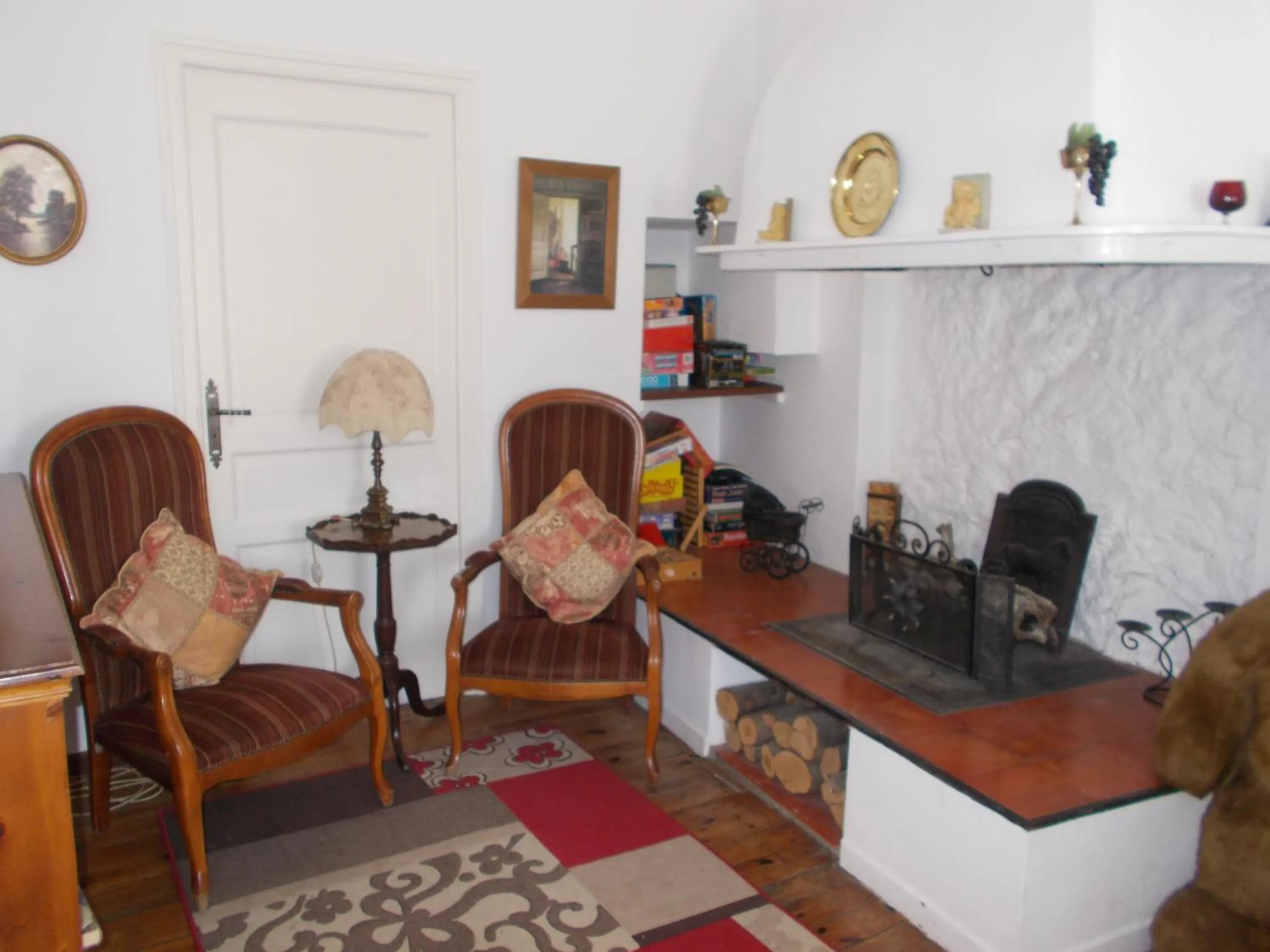 Communal lounge/ TV room in Poppys Chambres d'Hotes