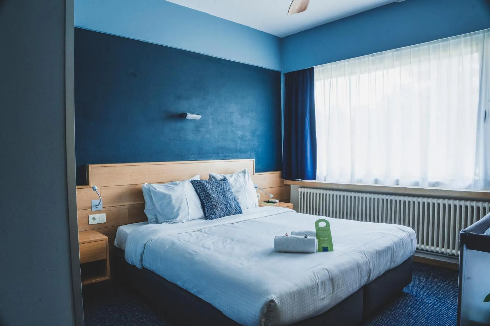 Bedroom, Bed in Mont-des-Pins