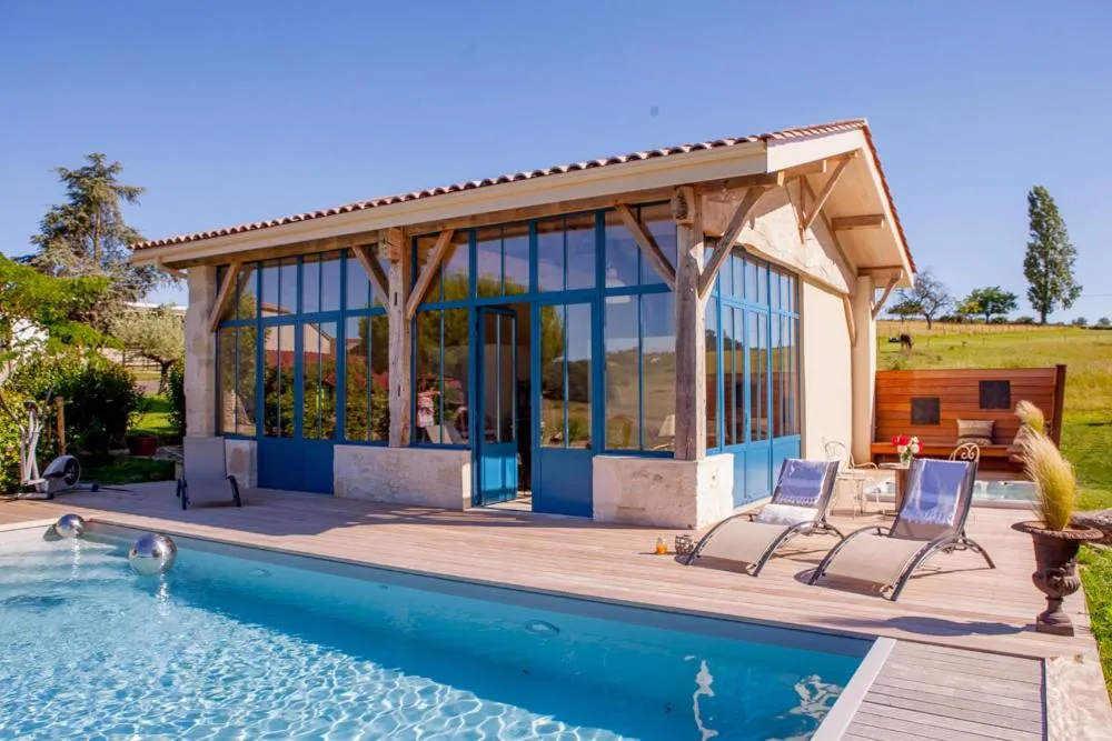 Swimming pool in Le Vallon De Guerry