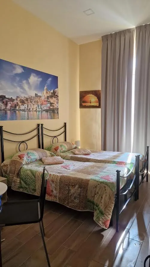 Bed in Napoli Station B&B