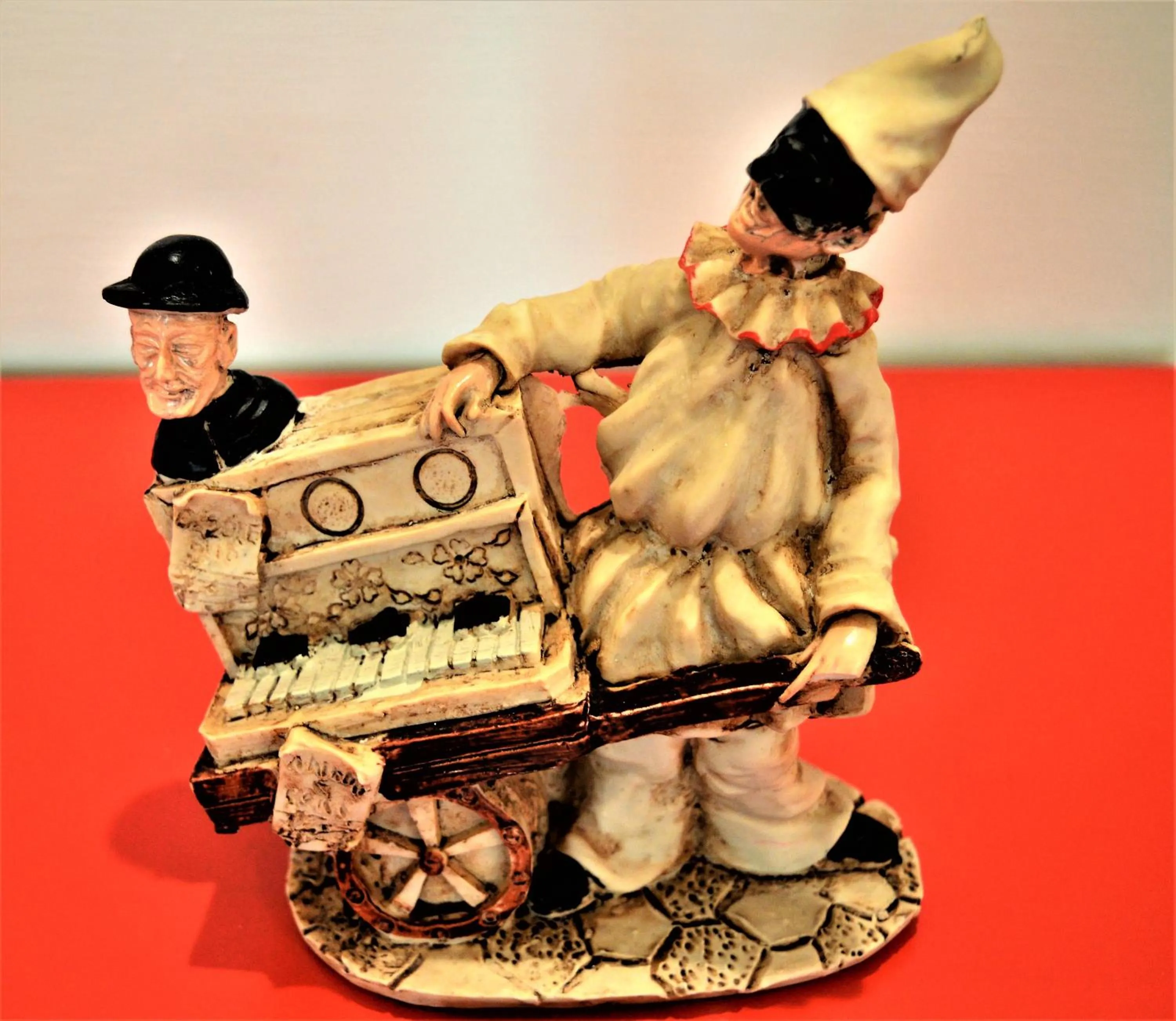 Decorative detail in Napoli Station B&B