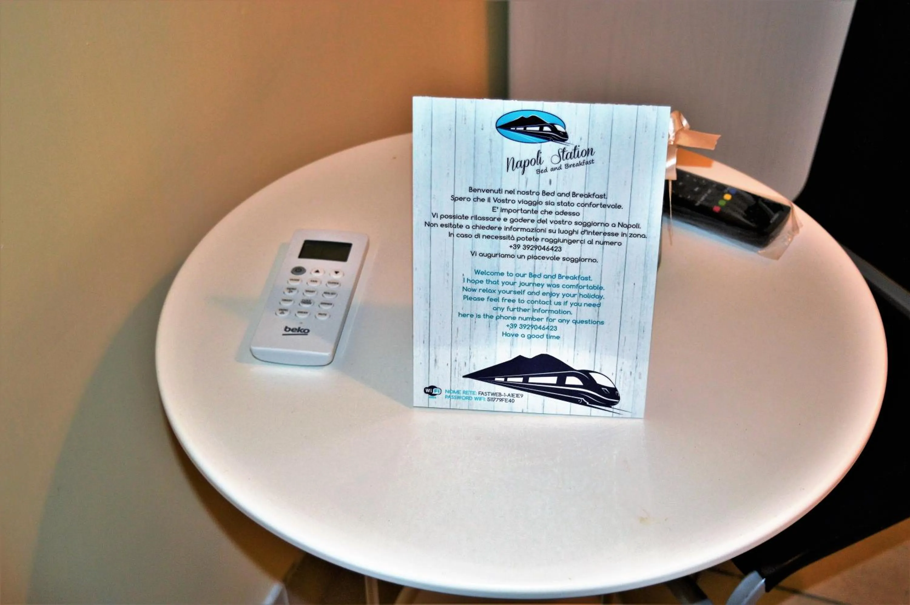 Decorative detail in Napoli Station B&B