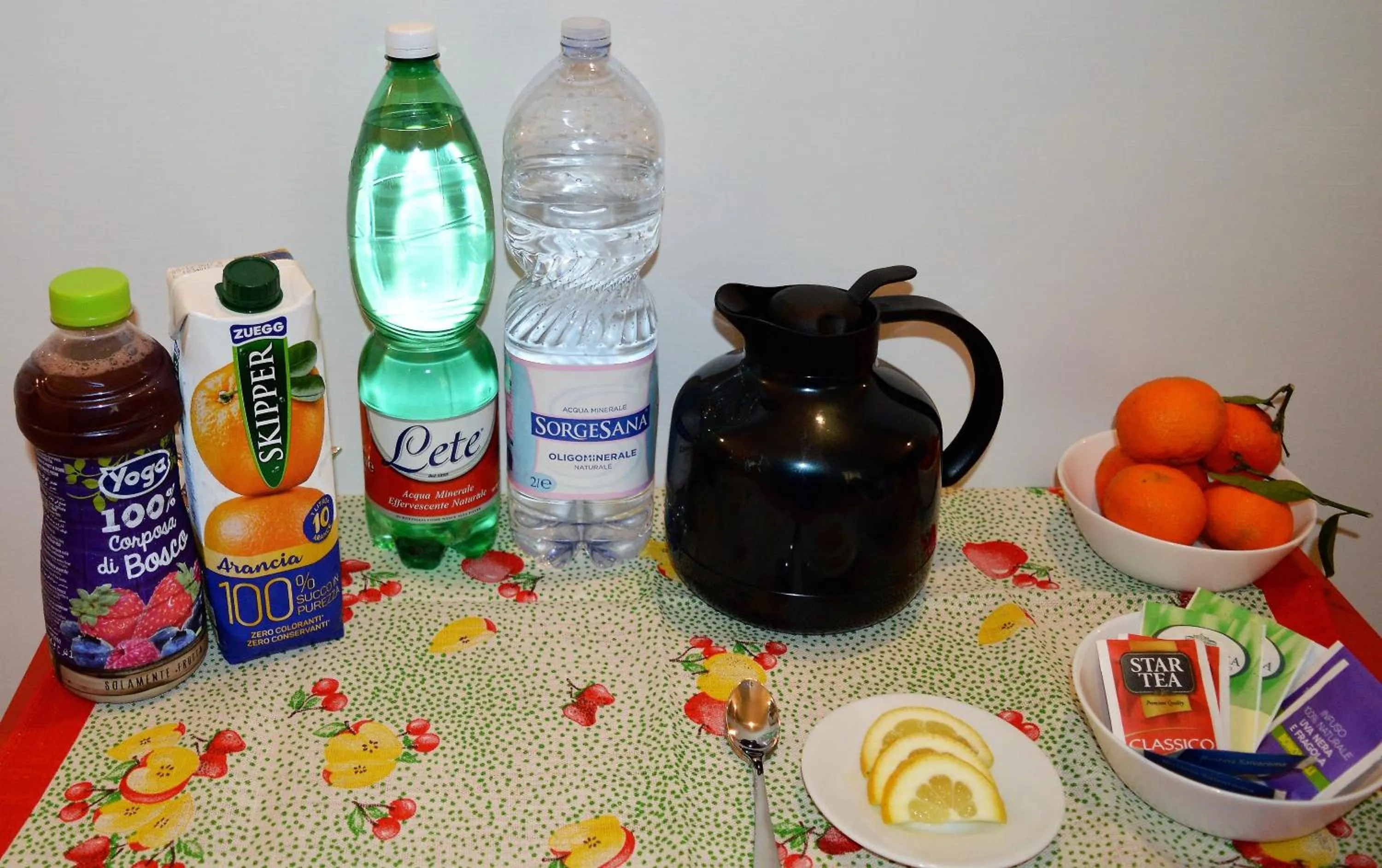 Communal kitchen in Napoli Station B&B