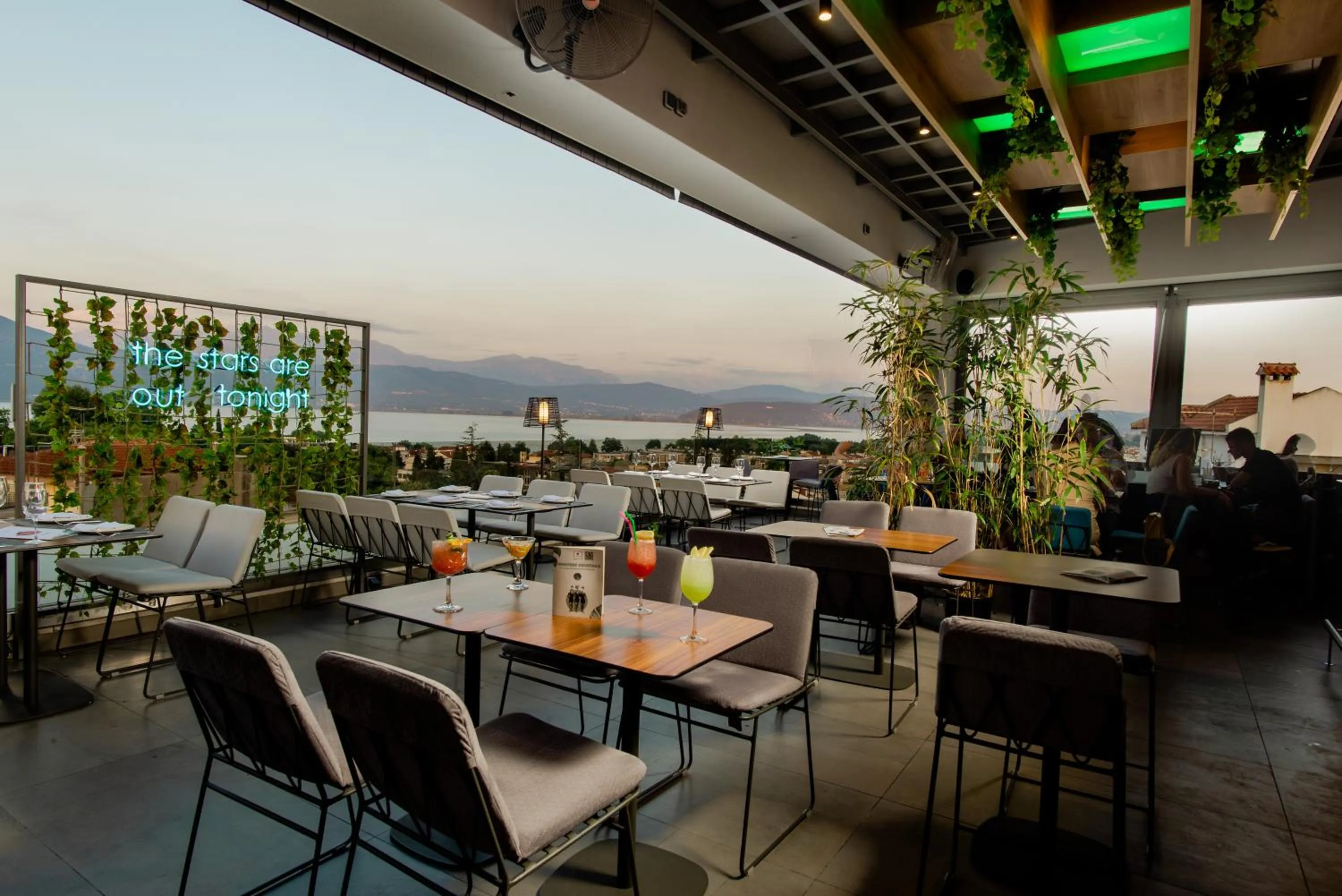 Restaurant/places to eat in SAZ City Life Boutique Hotel