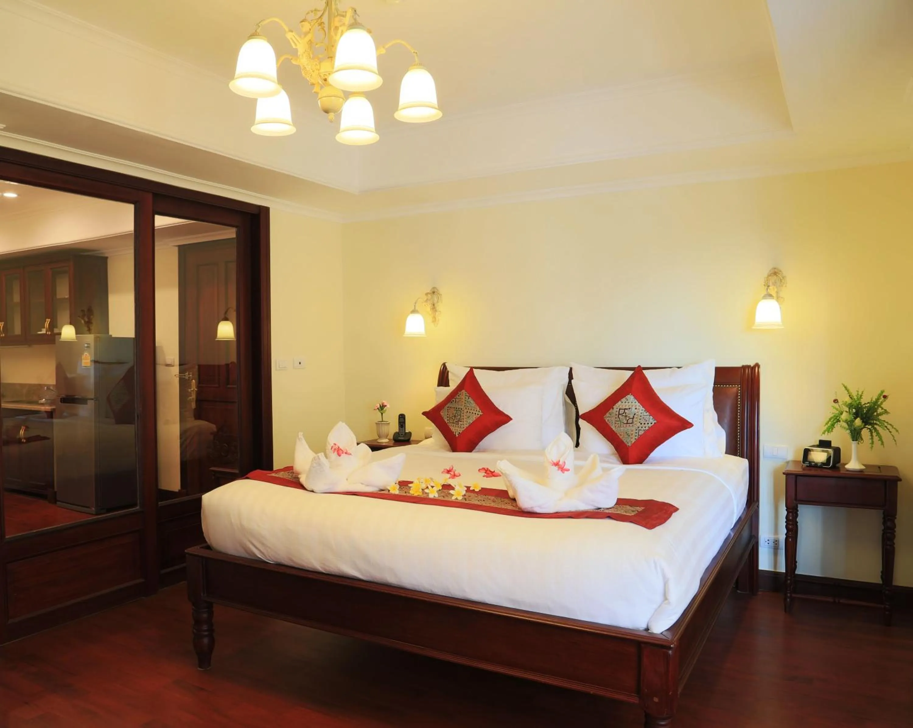 Bed in Phasouk Vien Chantra Hotel