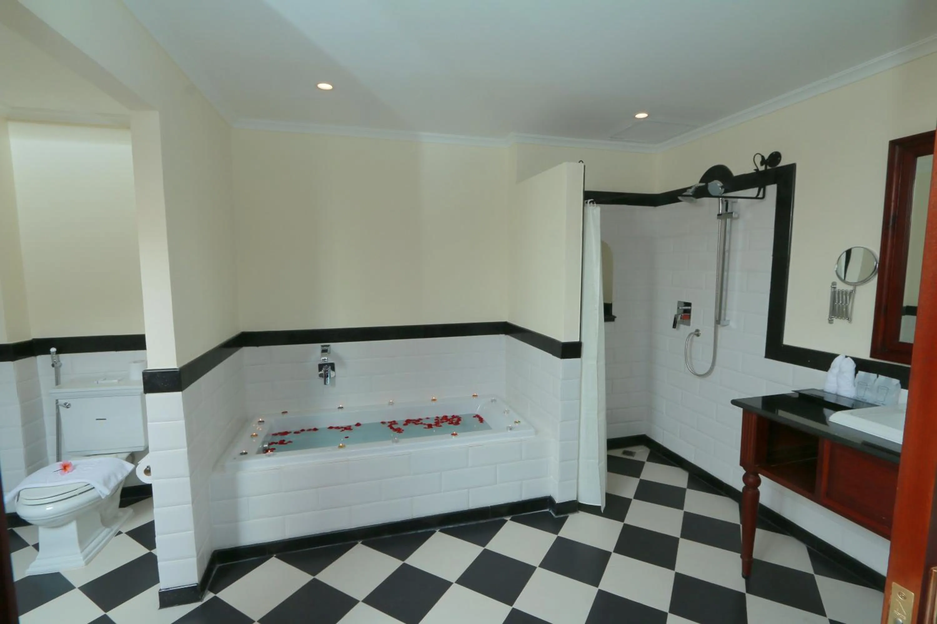 Bathroom in Phasouk Vien Chantra Hotel