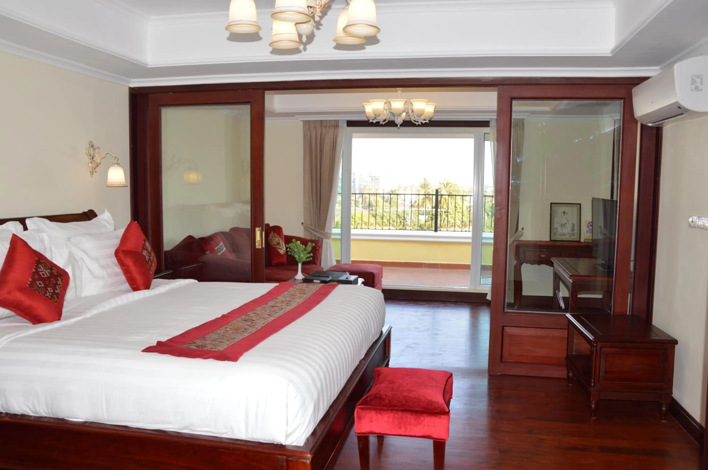 Bedroom, Bed in Phasouk Vien Chantra Hotel