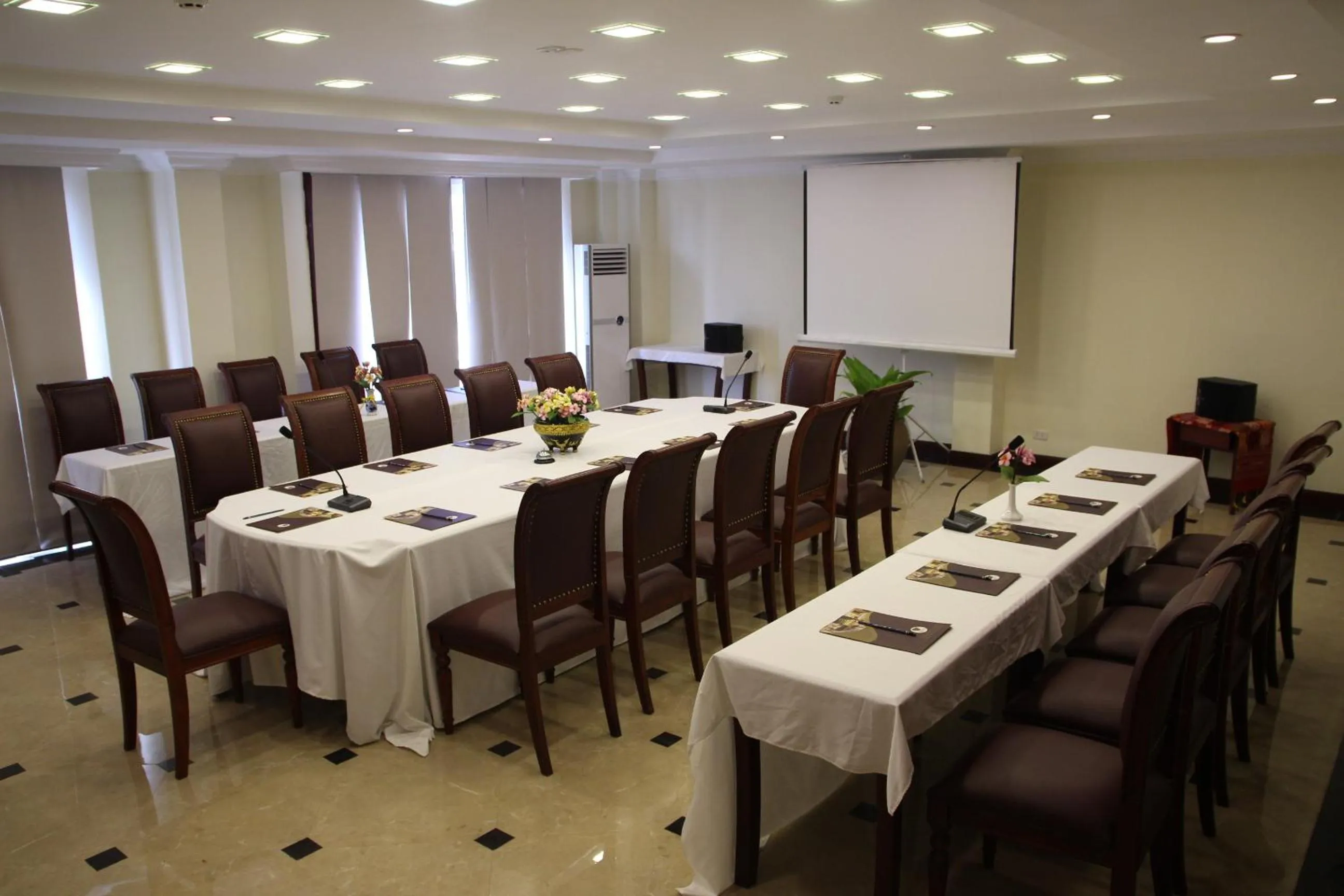 Meeting/conference room in Phasouk Vien Chantra Hotel