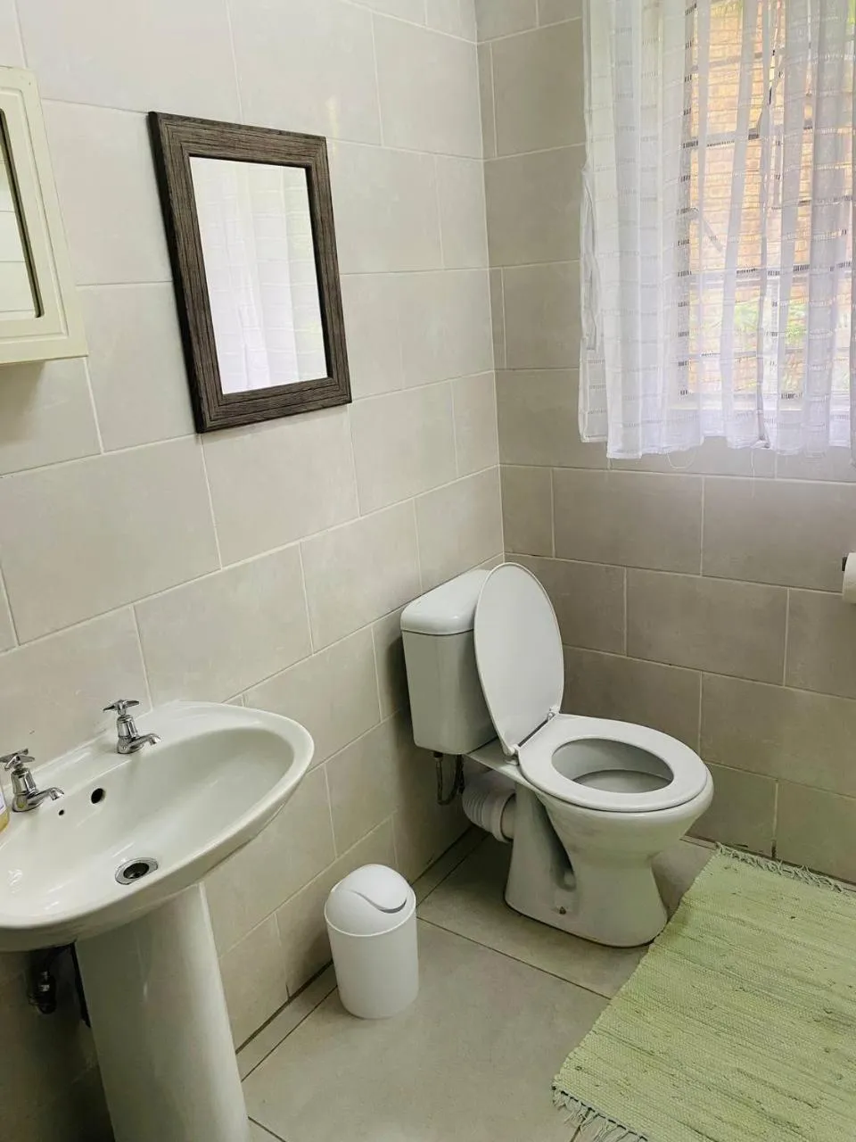 Toilet in Shingalana Guest Lodge