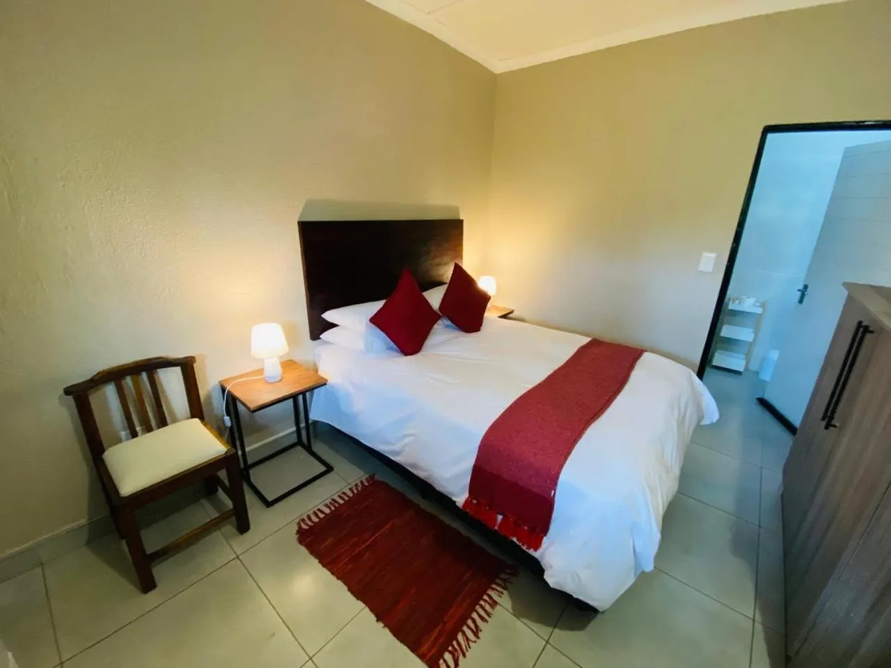 Bed in Shingalana Guest Lodge