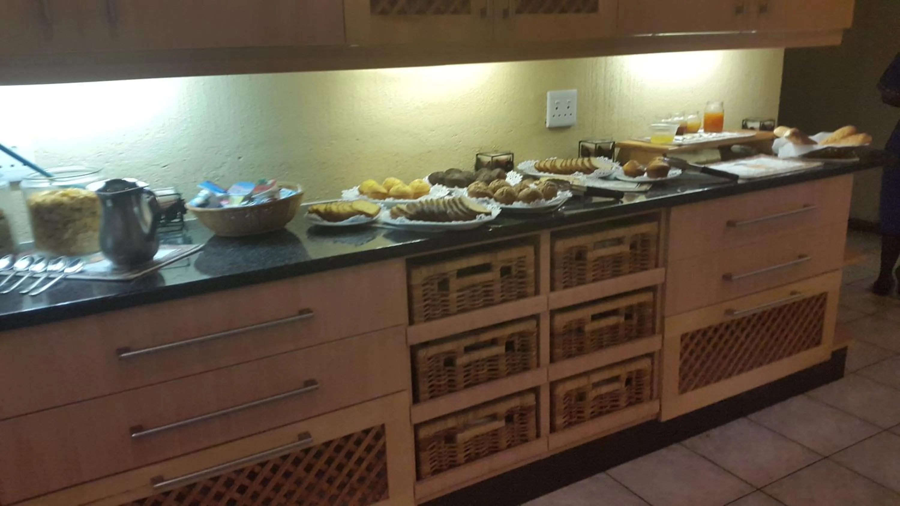 Food and drinks in Shingalana Guest Lodge