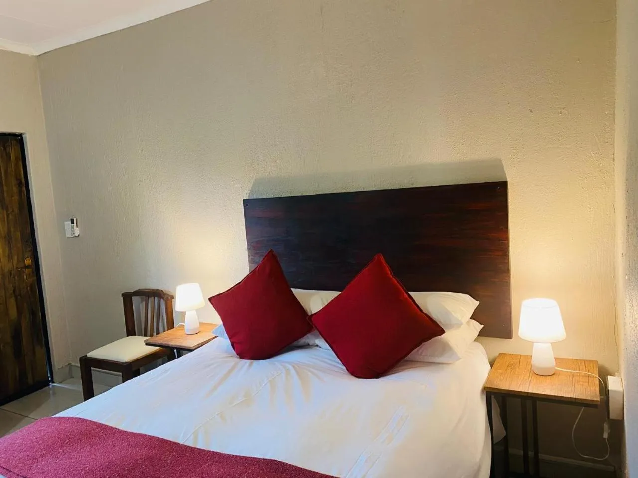 Bed in Shingalana Guest Lodge