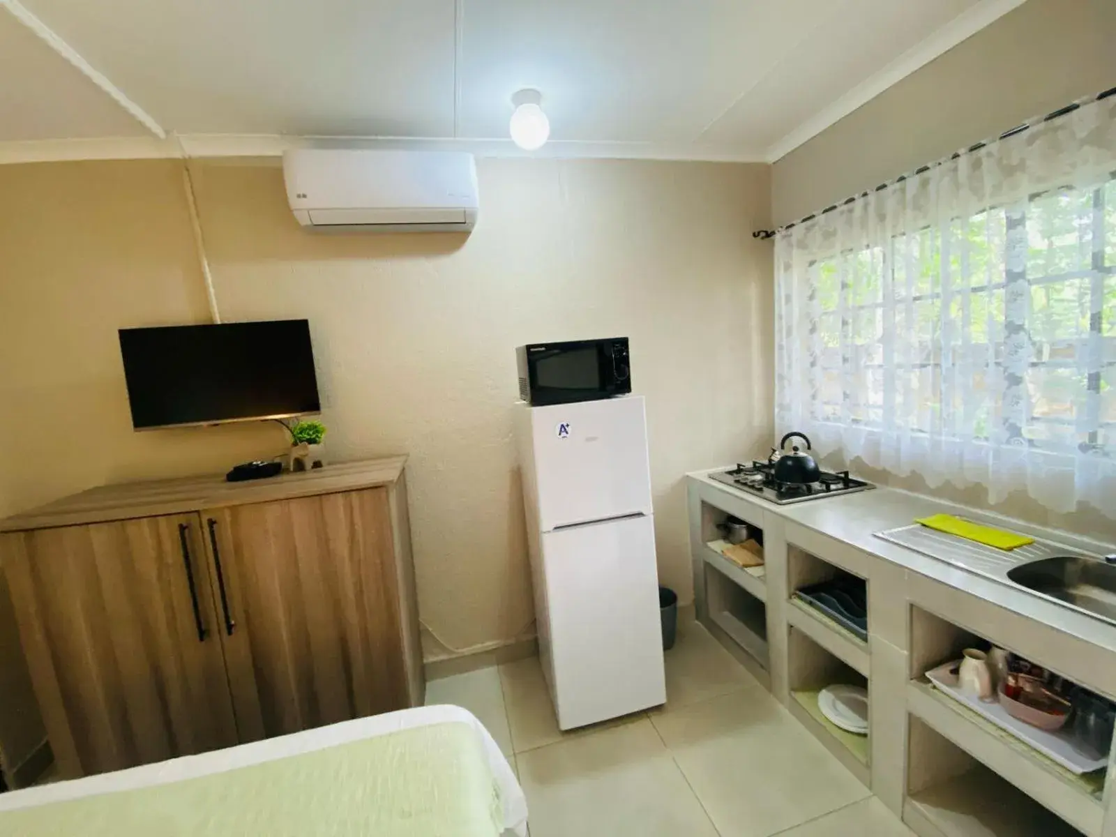 Business Double Room - single occupancy in Shingalana Guest Lodge Business Double Room - single occupancy in Shingalana Guest Lodge