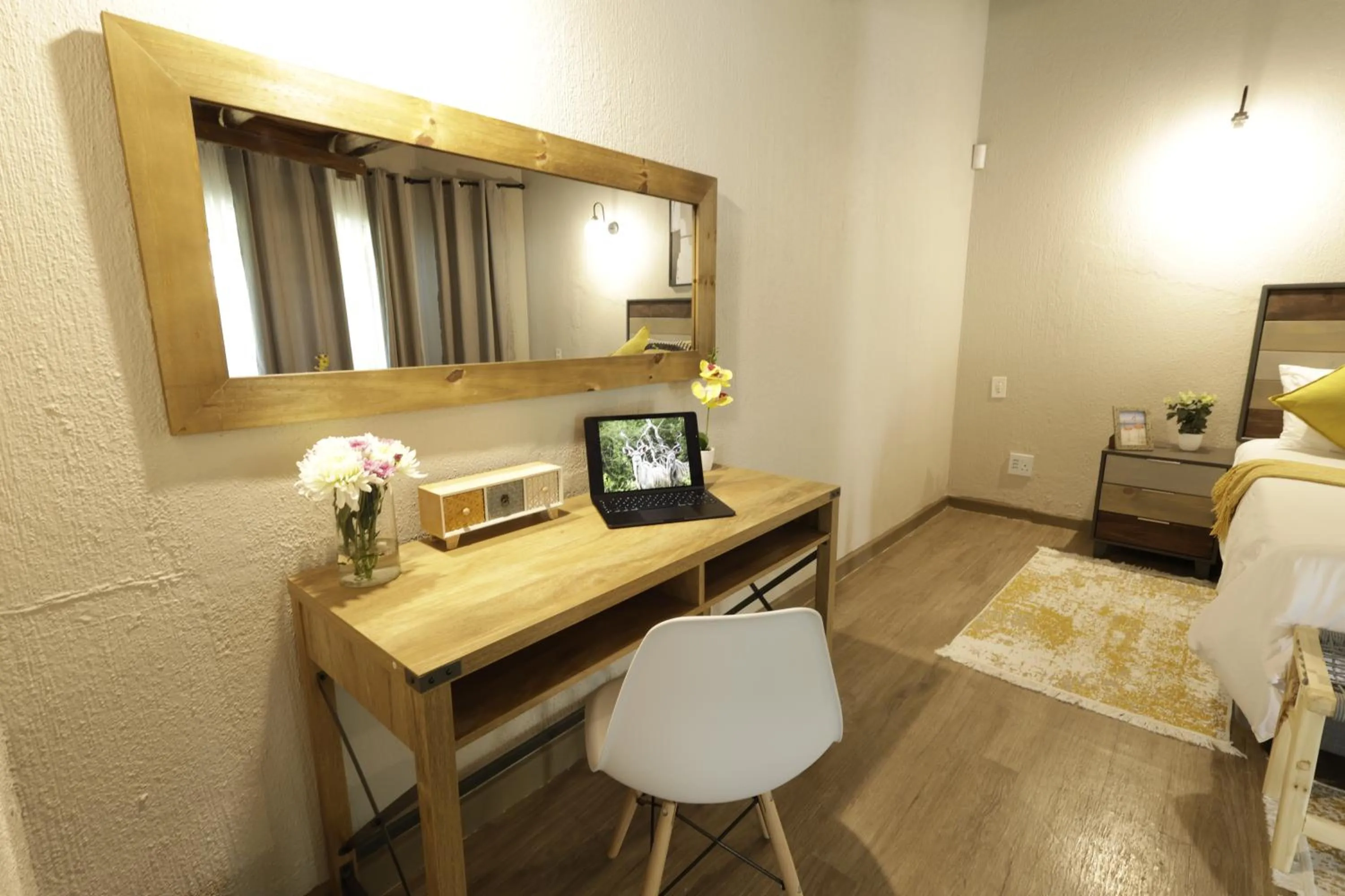 Decorative detail, Bed in Shingalana Guest Lodge