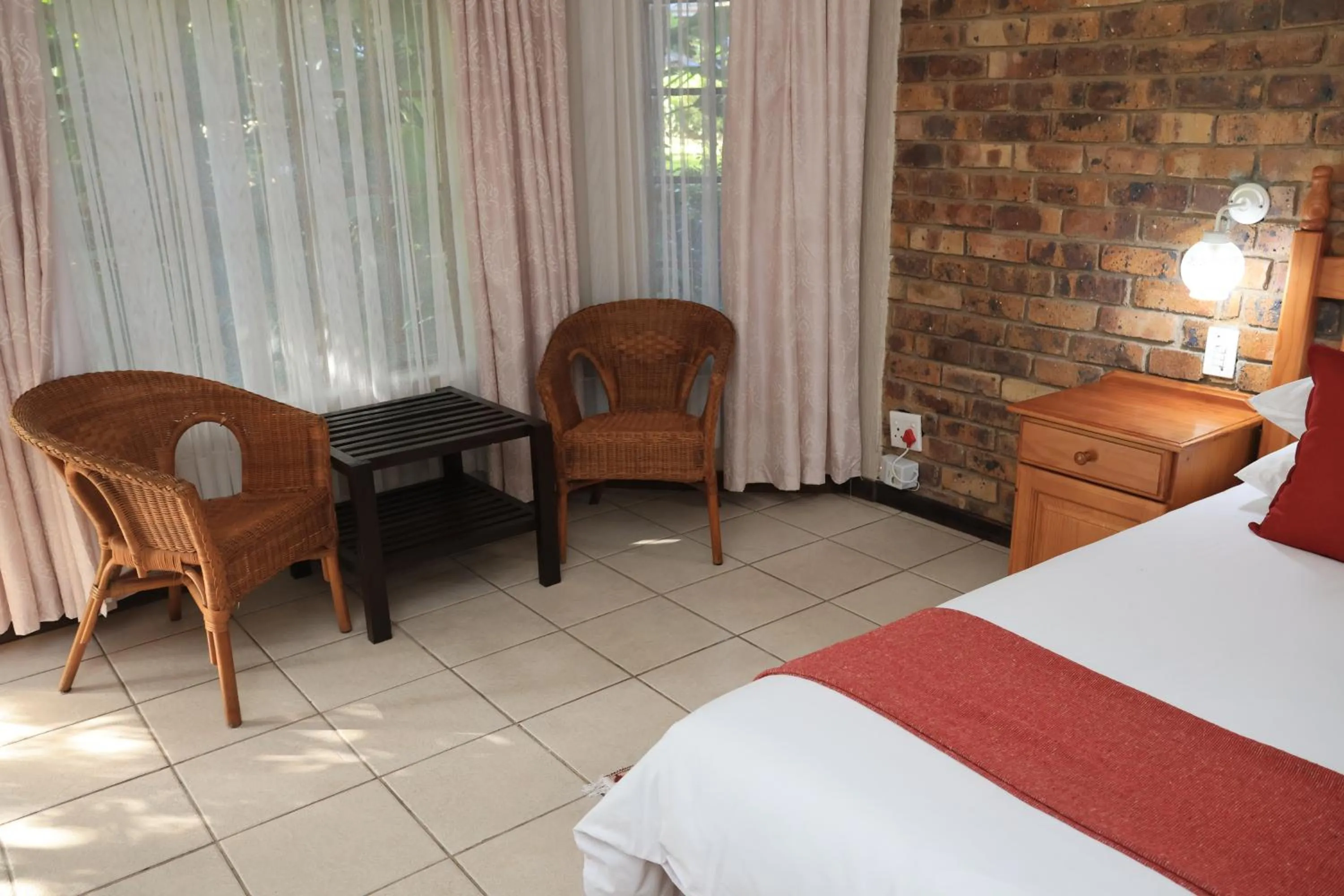 Seating area, Bed in Shingalana Guest Lodge