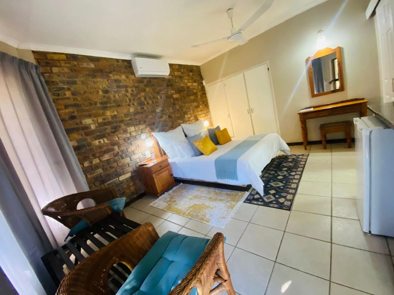 TV and multimedia, Bed in Shingalana Guest Lodge