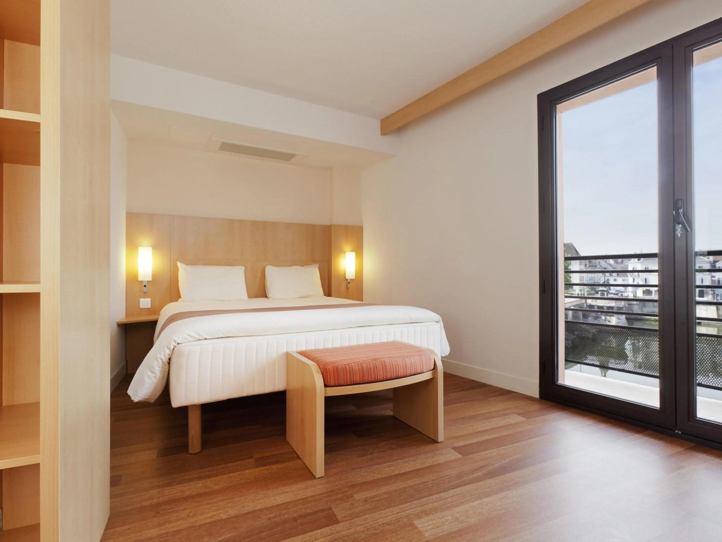 Bedroom, Bed in ibis Auxerre Centre