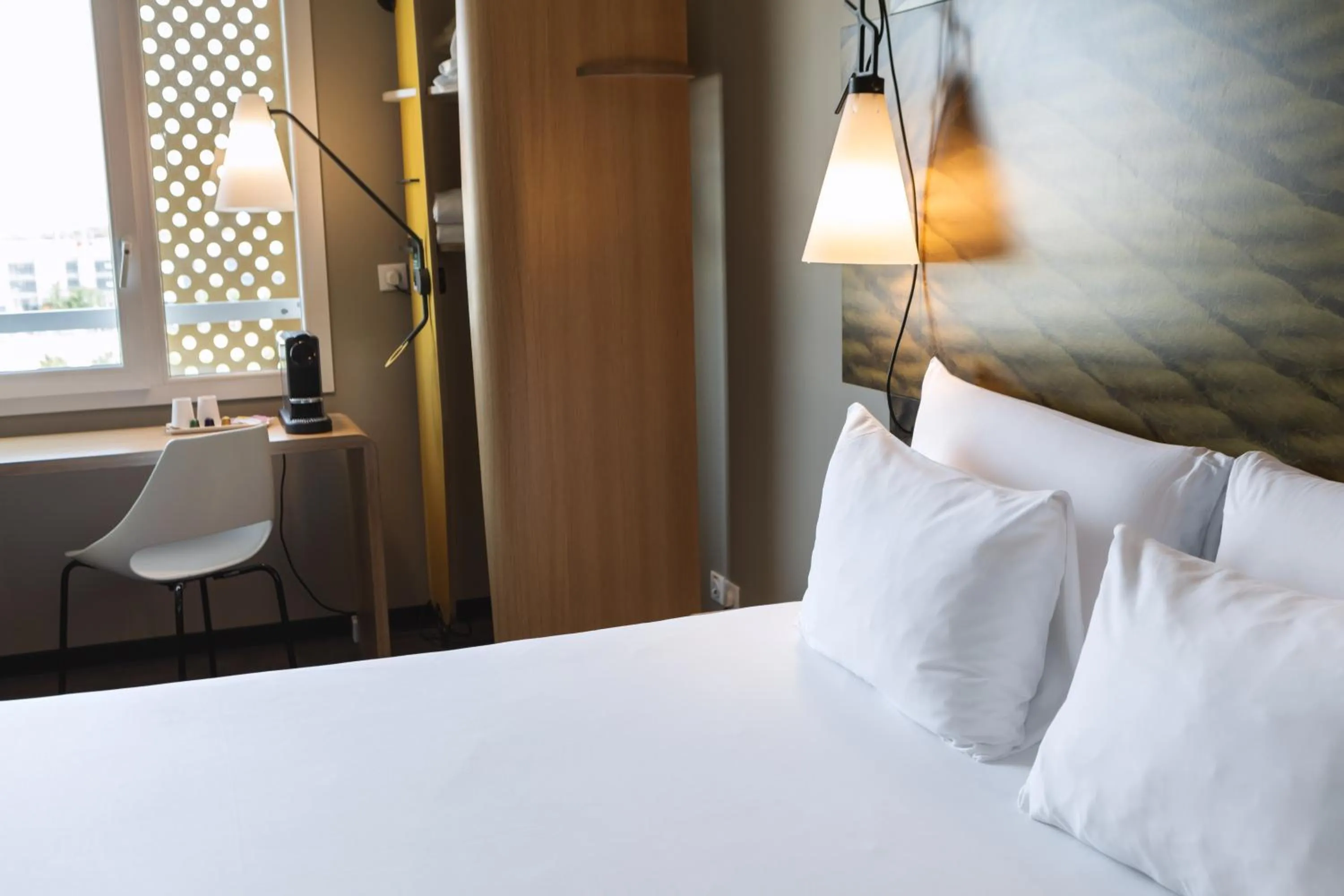 Bedroom, Bed in ibis Geneve Centre Lac