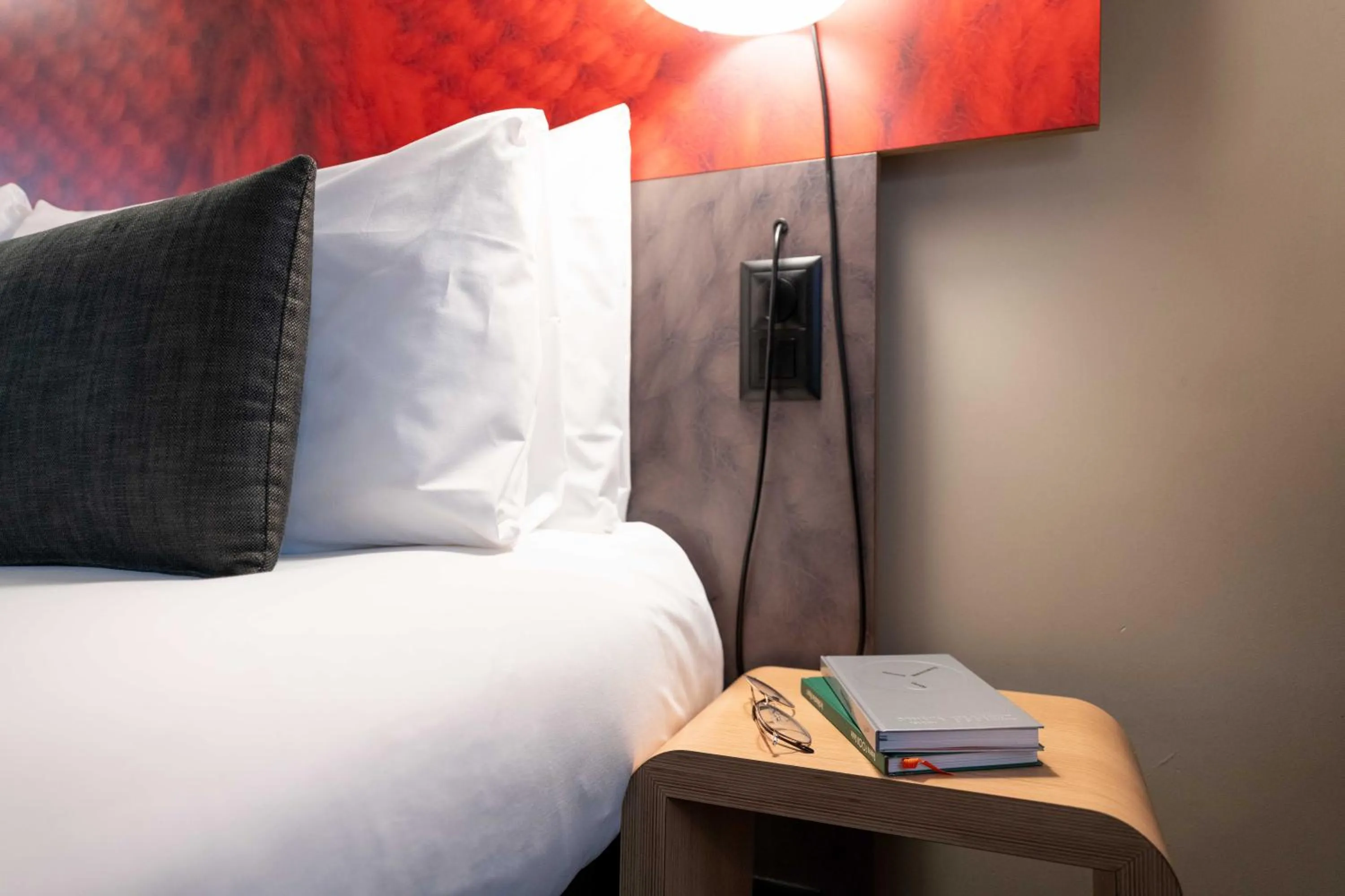 Bedroom, Bed in ibis Geneve Centre Lac