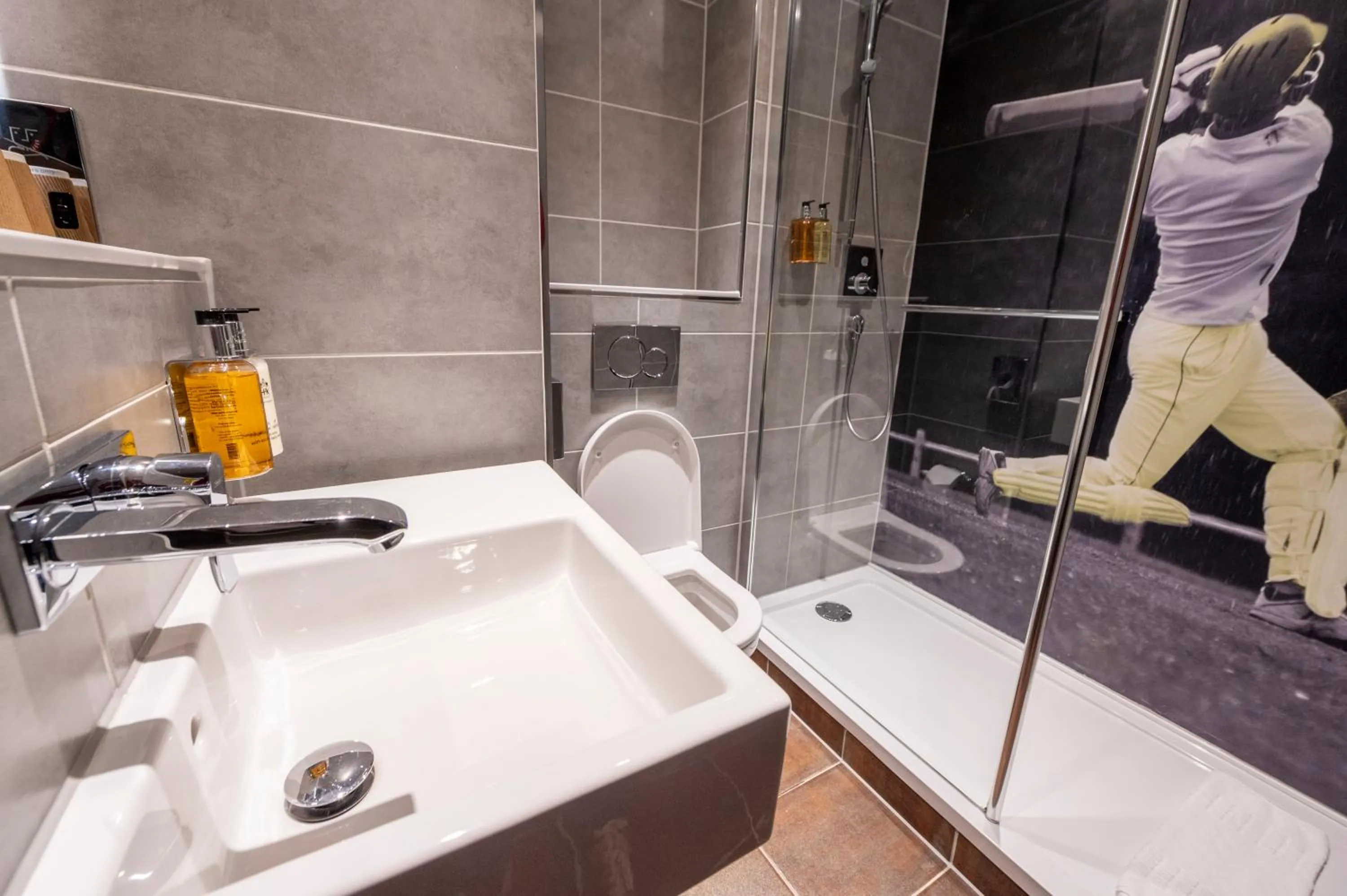 Shower in ibis Styles Leeds City Centre Arena