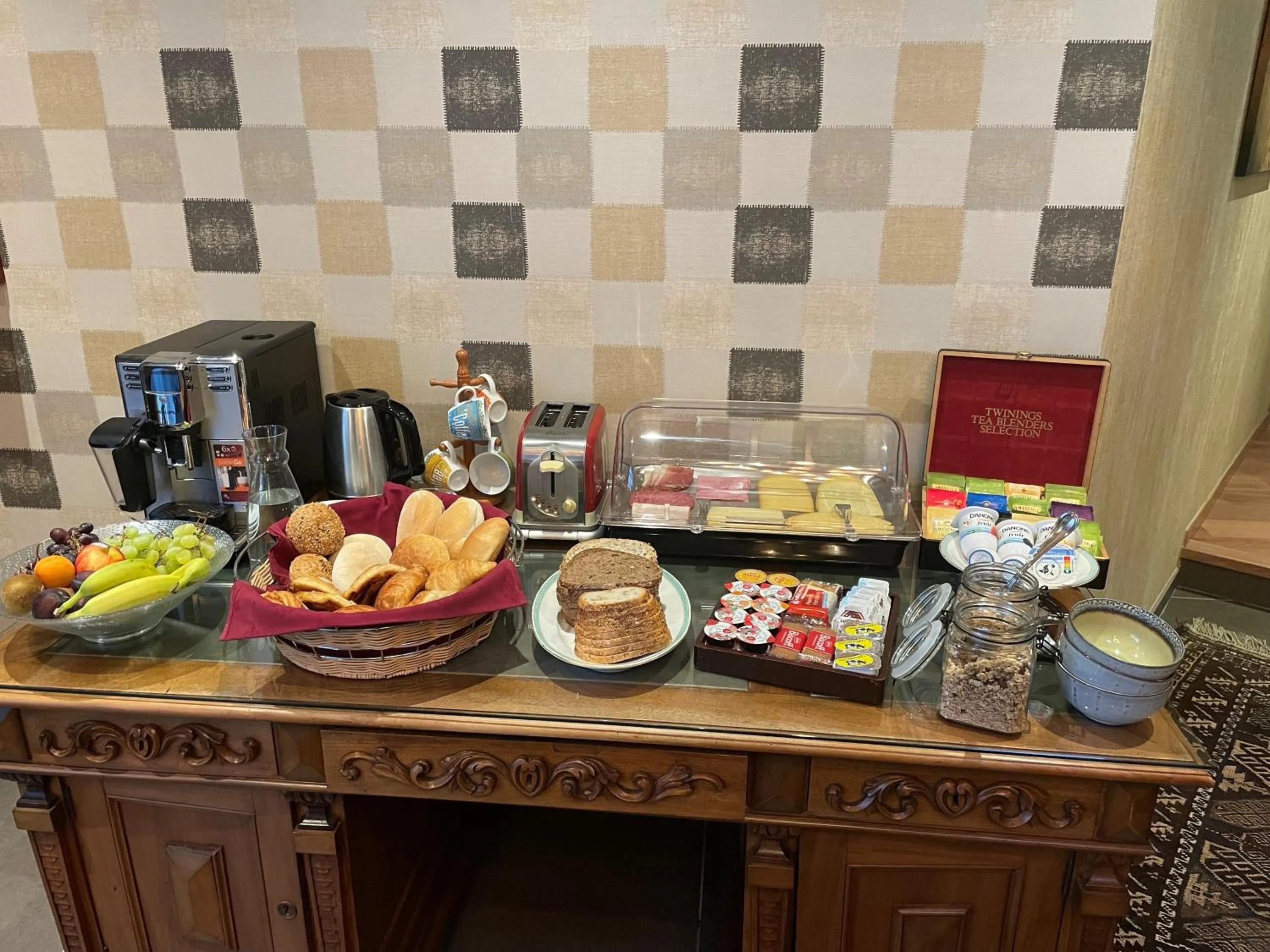 Continental breakfast in Apollonia