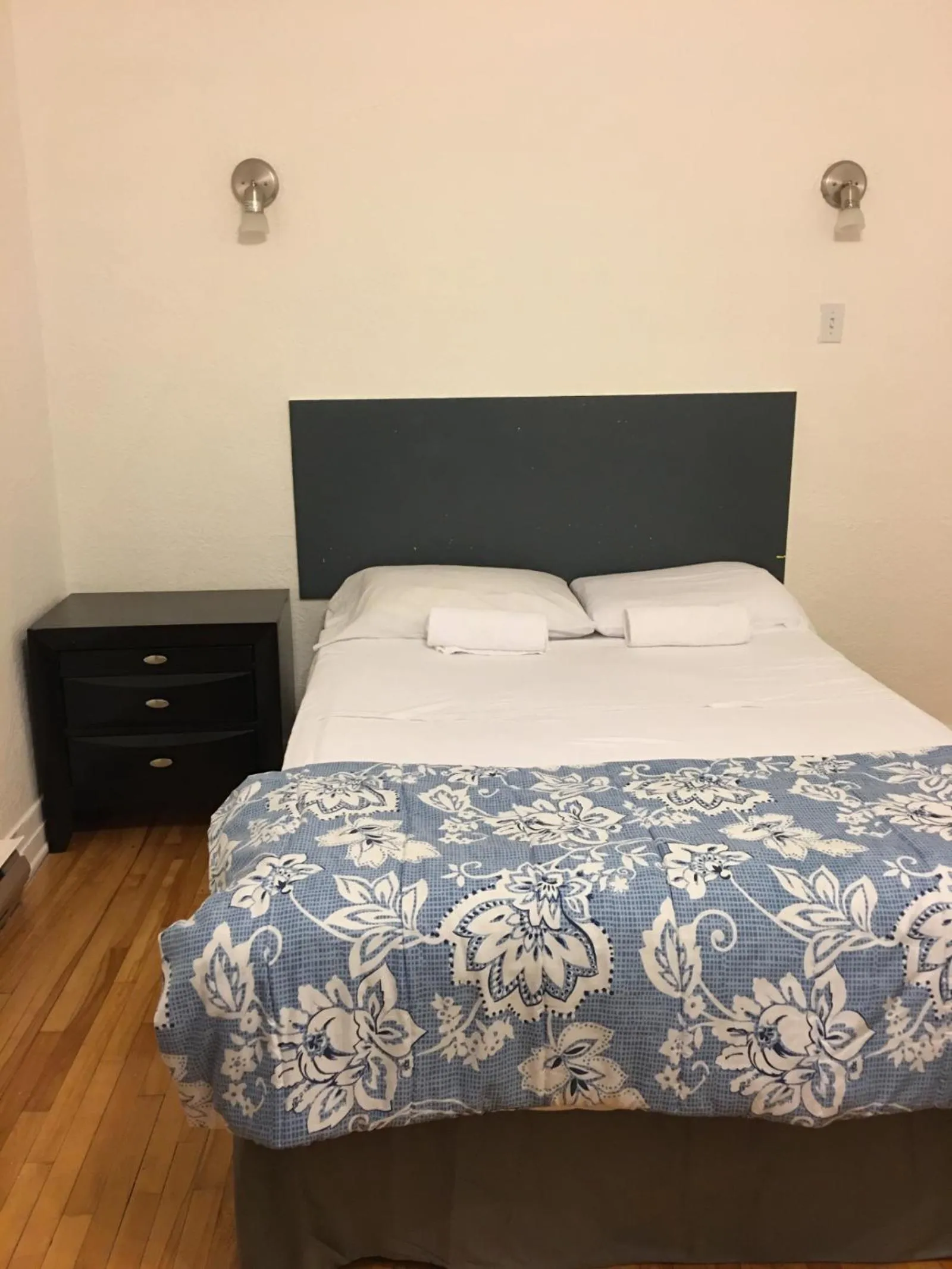 Bed in Hotel Mini Inc