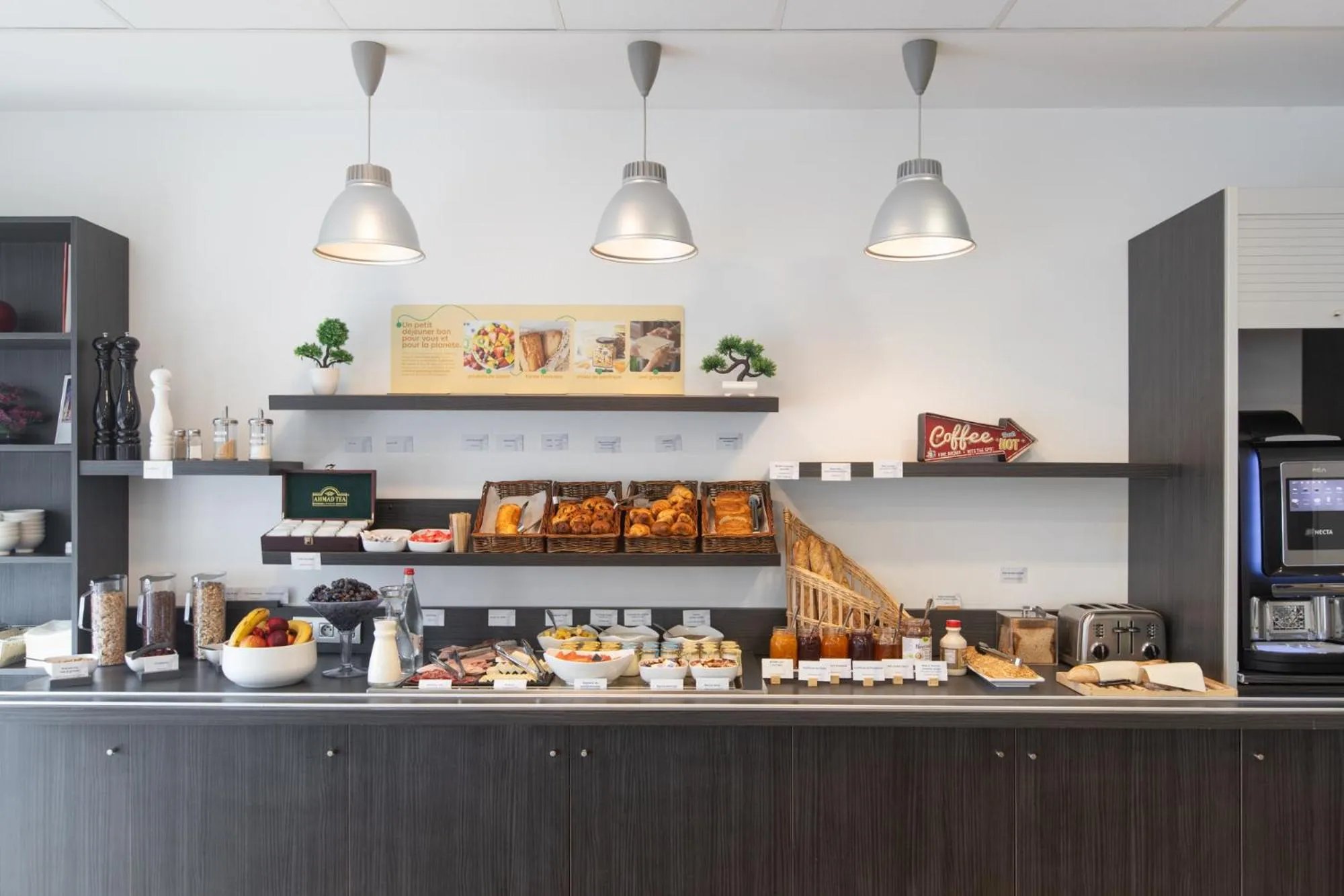 Food and drinks in Campanile Metz Centre - Gare