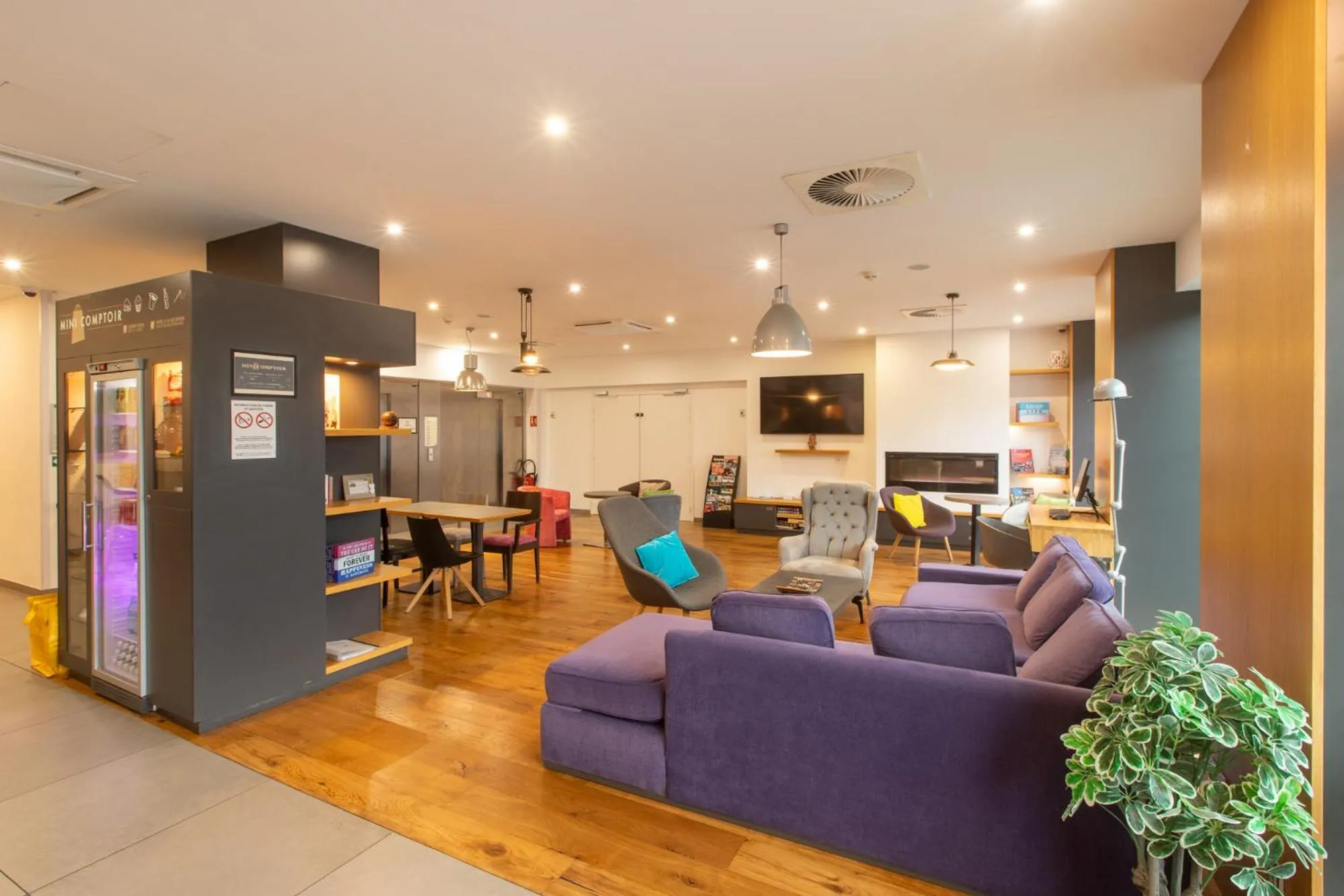 Communal lounge/ TV room in Campanile Metz Centre - Gare