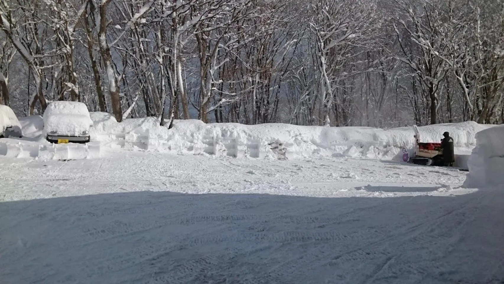 Parking in Lodge Amenouo